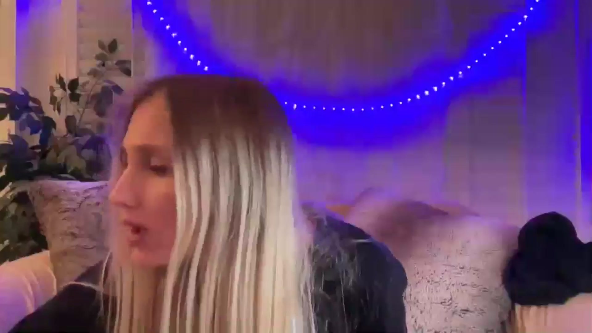 Gallery image thumbnail from HoneyLily's myfreecams stream on, 04/24/2024, 03:25 image 15 of 20
