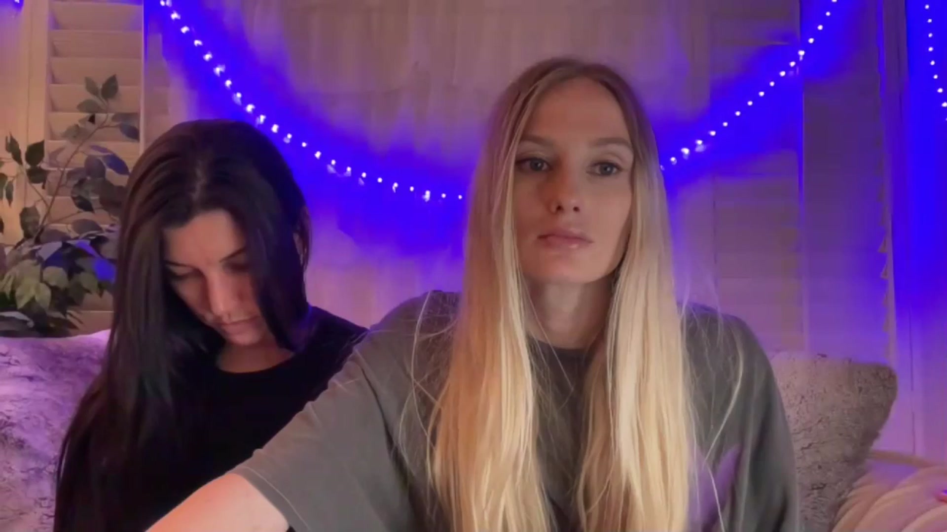 Gallery image thumbnail from HoneyLily's myfreecams stream on, 04/25/2024, 03:19 image 15 of 20
