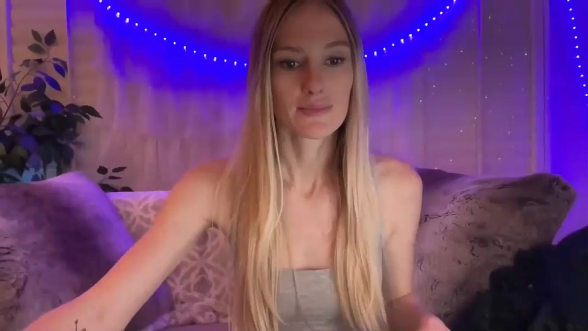Gallery image thumbnail from HoneyLily's myfreecams stream on, 05/23/2024, 05:58 image 4 of 20