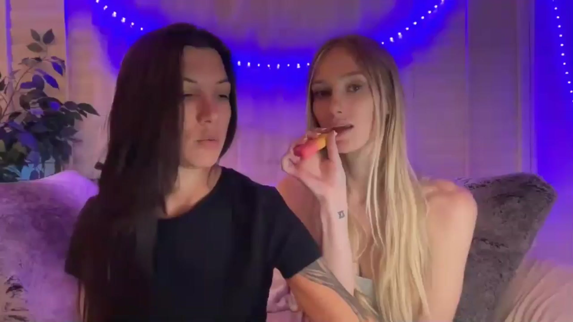 Gallery image thumbnail from HoneyLily's myfreecams stream on, 05/23/2024, 05:58 image 10 of 20