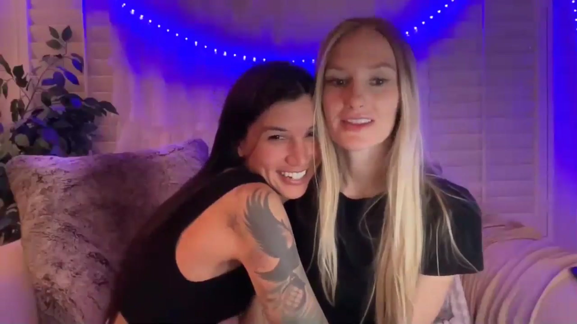 Gallery image thumbnail from HoneyLily's myfreecams stream on, 05/24/2024, 04:44 image 3 of 20
