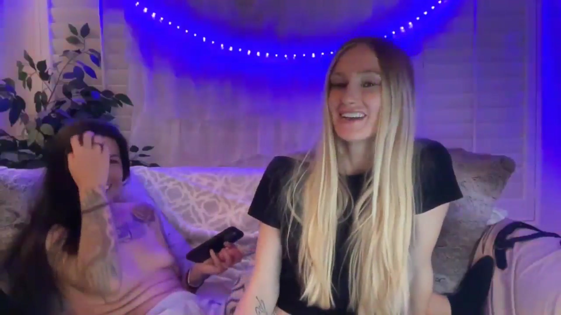 Gallery image thumbnail from HoneyLily's myfreecams stream on, 05/24/2024, 06:13 image 6 of 20