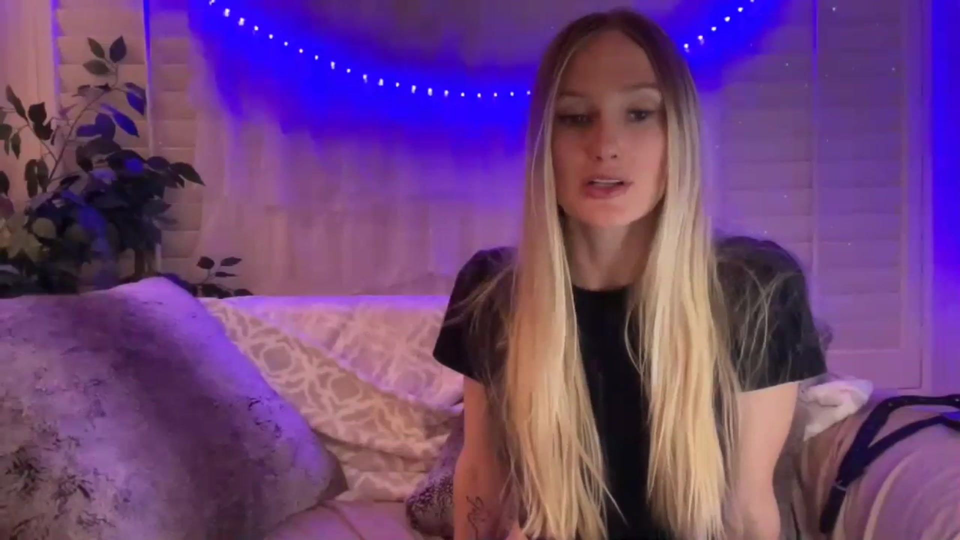 Gallery image thumbnail from HoneyLily's myfreecams stream on, 05/24/2024, 06:13 image 20 of 20