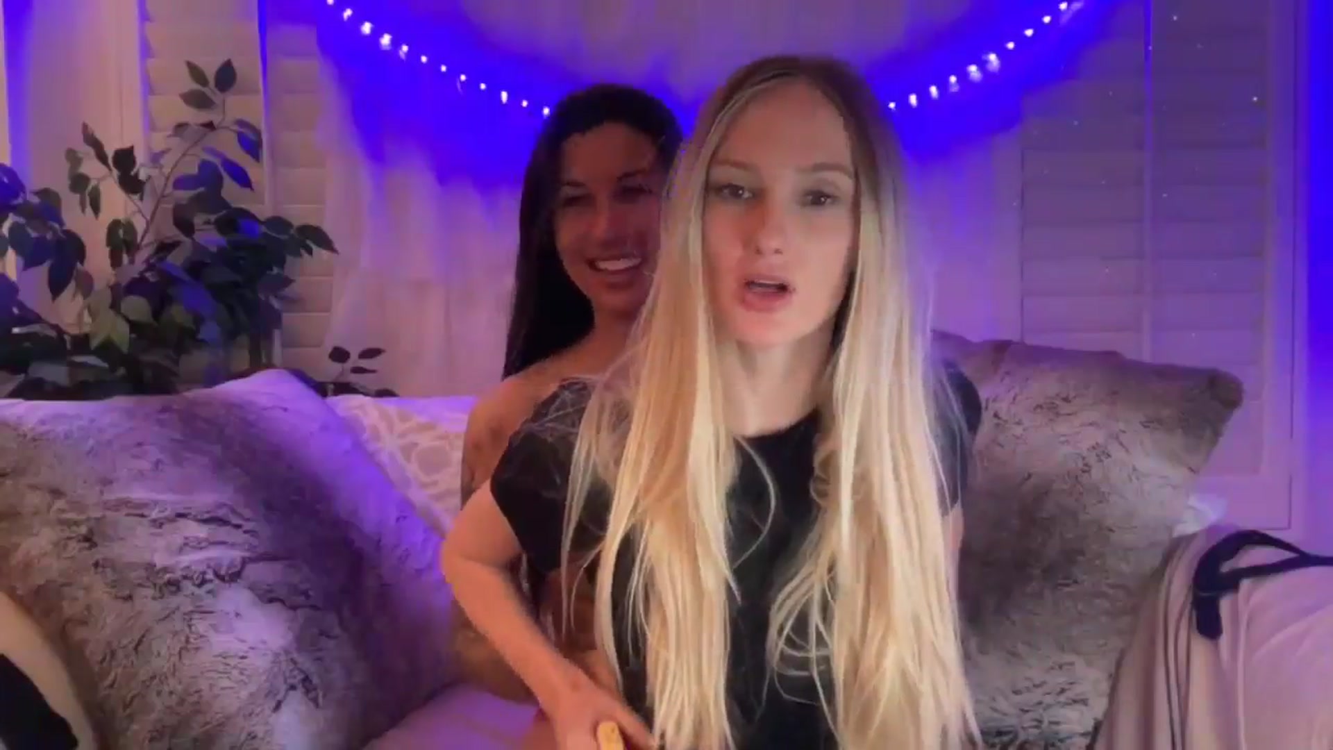 Gallery image thumbnail from HoneyLily's myfreecams stream on, 05/24/2024, 06:13 image 5 of 20