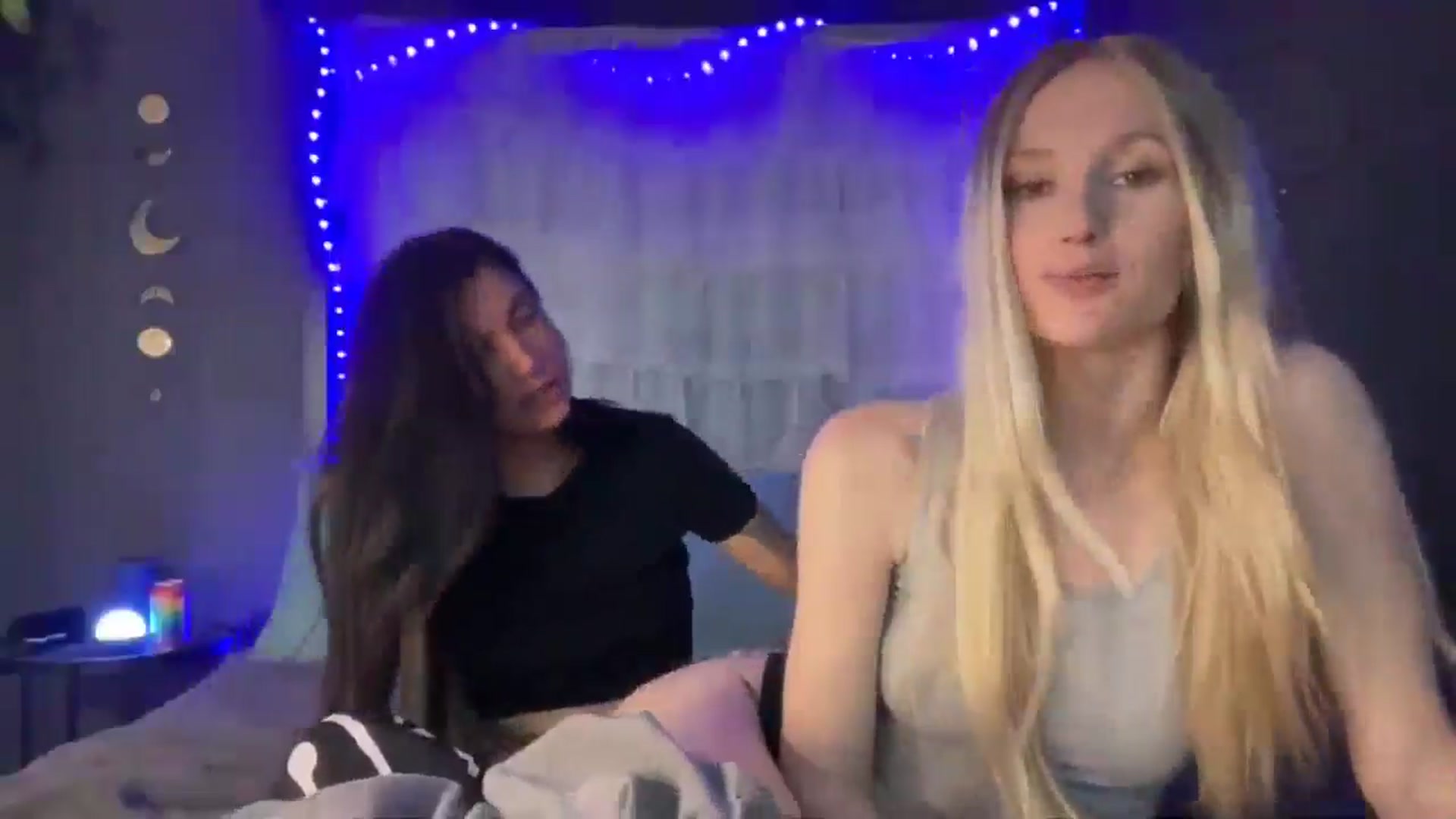 Gallery image thumbnail from HoneyLily's myfreecams stream on, 05/26/2024, 06:47 image 12 of 20