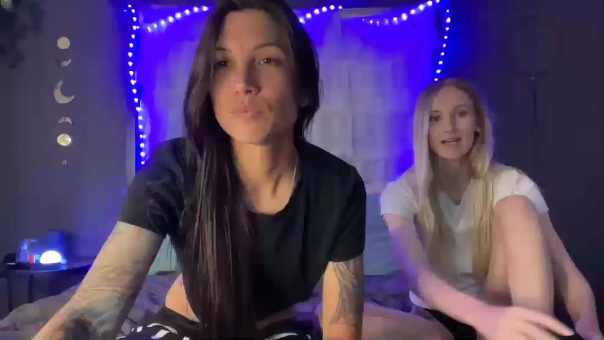 Gallery image thumbnail from HoneyLily's myfreecams stream on, 05/26/2024, 06:47 image 17 of 20