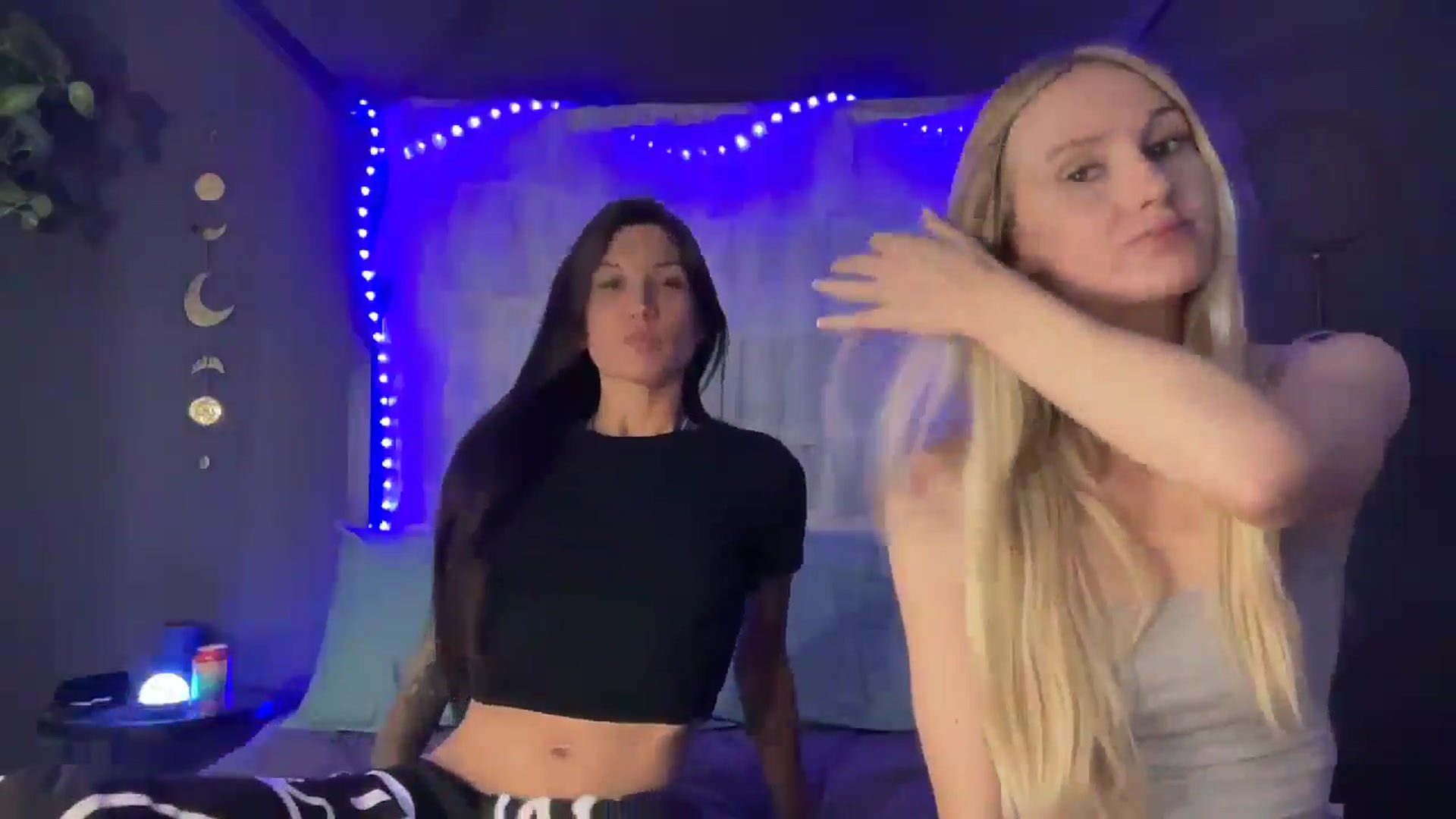Gallery image thumbnail from HoneyLily's myfreecams stream on, 05/26/2024, 06:47 image 3 of 20
