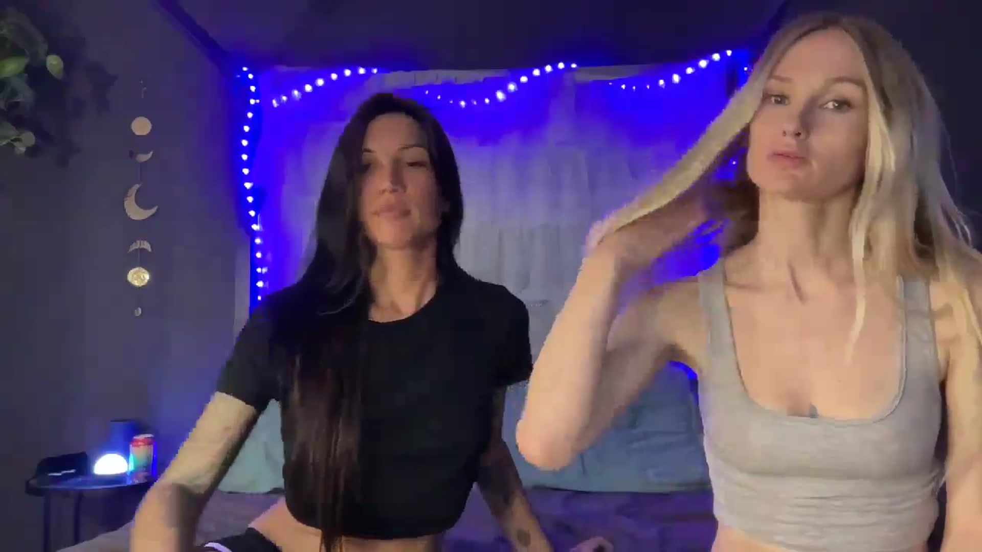 Gallery image thumbnail from HoneyLily's myfreecams stream on, 05/26/2024, 06:47 image 5 of 20