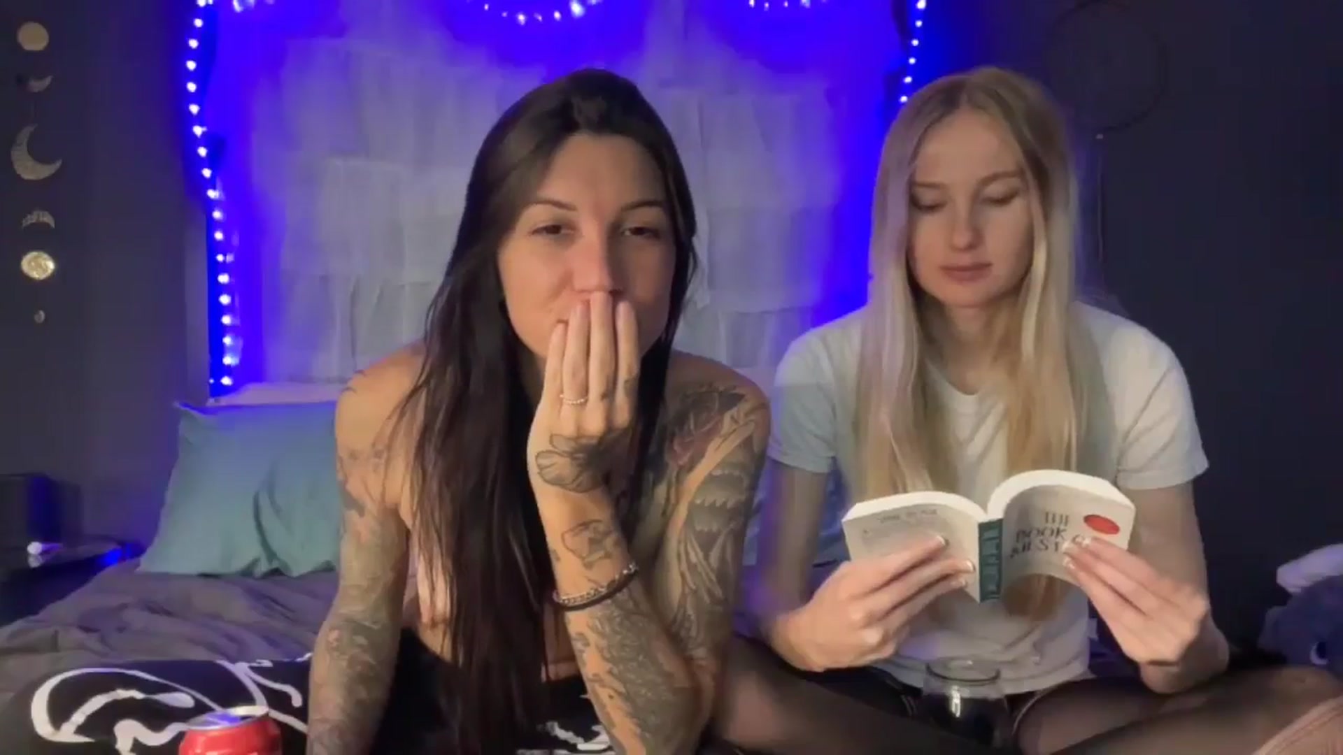 Gallery image thumbnail from HoneyLily's myfreecams stream on, 05/26/2024, 07:22 image 16 of 20