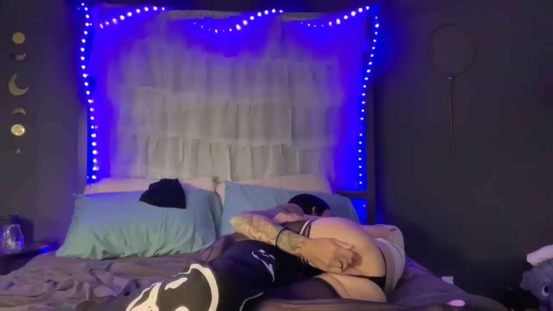 Gallery image thumbnail from HoneyLily's myfreecams stream on, 05/26/2024, 08:06 image 14 of 20