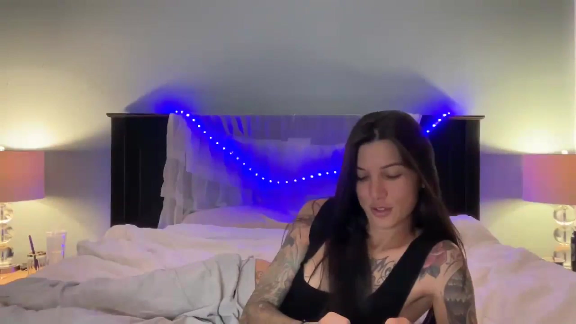 Gallery image thumbnail from HoneyLily's myfreecams stream on, 06/11/2024, 04:15 image 18 of 20