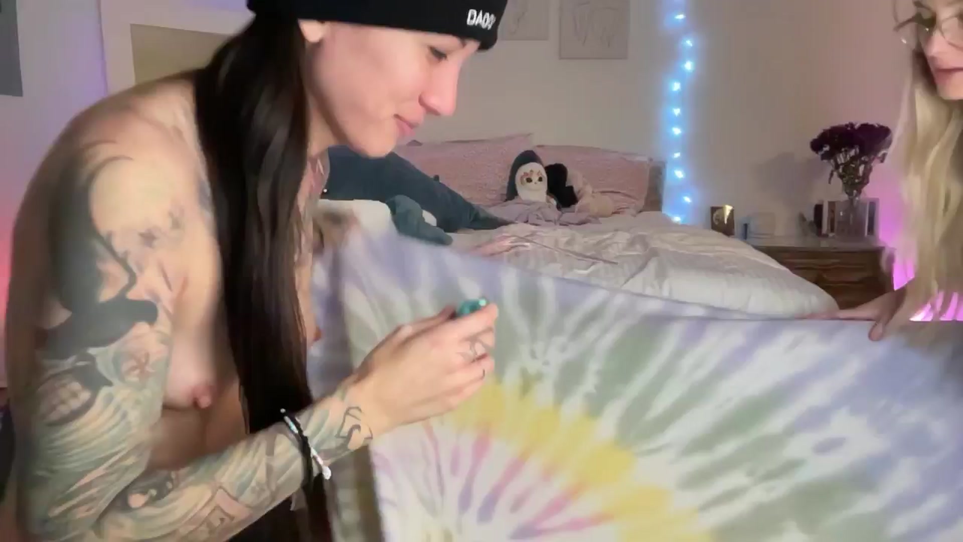 Gallery image thumbnail from HoneyLily's myfreecams stream on, 12/29/2024, 04:59 image 12 of 20