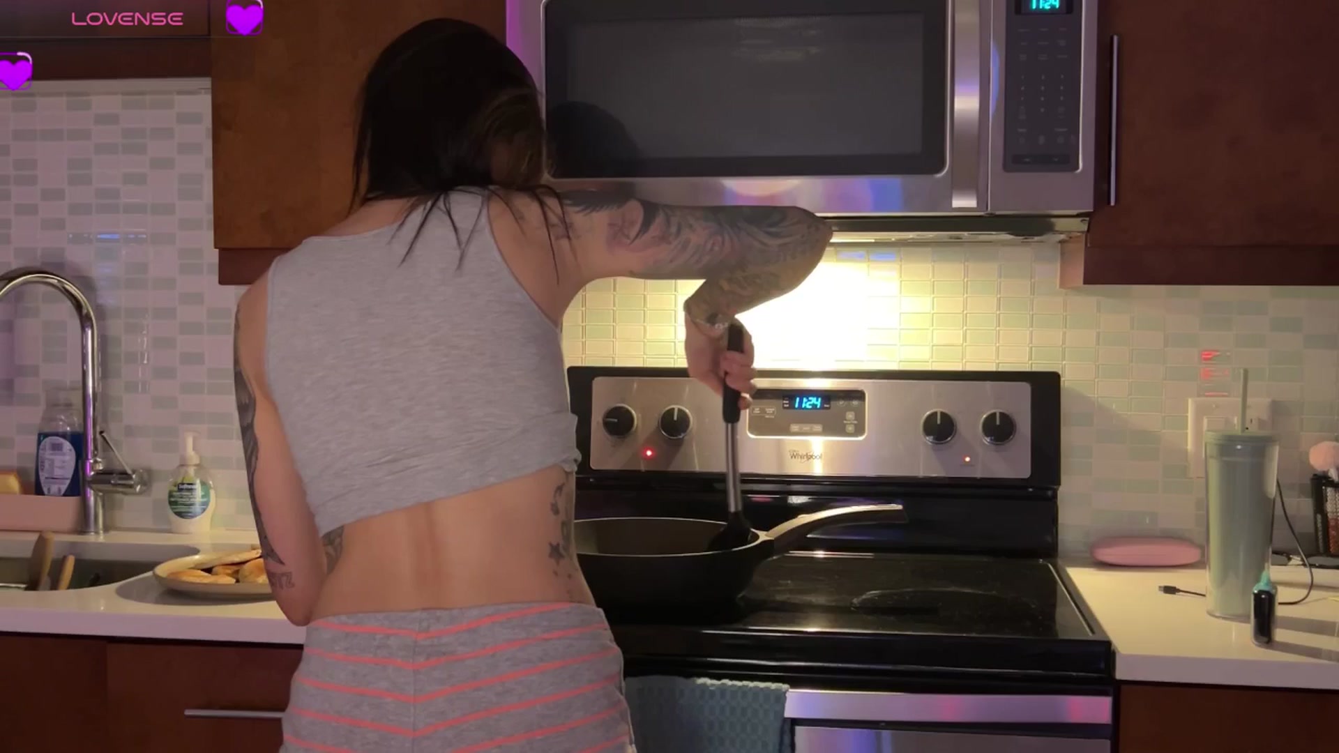 Gallery image thumbnail from HoneyLily's myfreecams stream on, 03/05/2025, 06:31 image 19 of 20