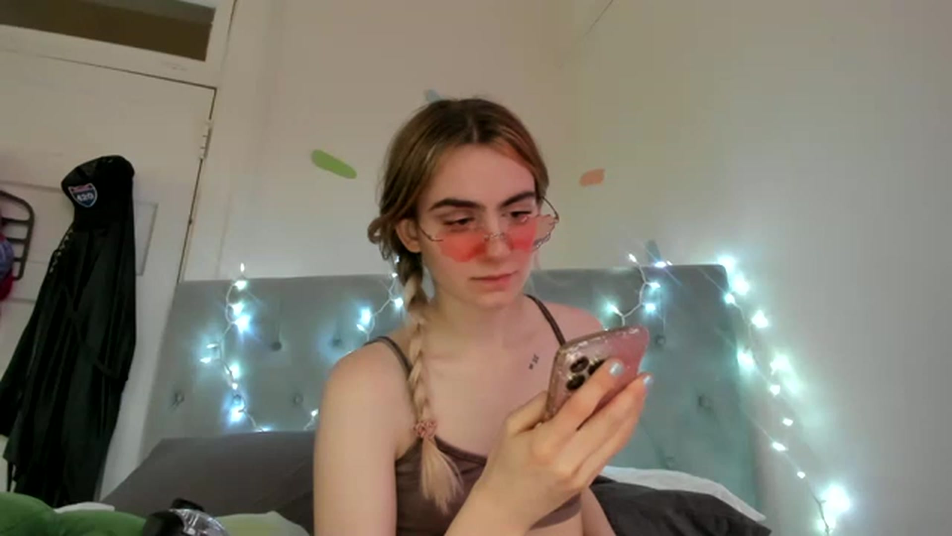 Gallery image thumbnail from HoneyLimbed's myfreecams stream on, 04/15/2023, 23:38 image 7 of 20