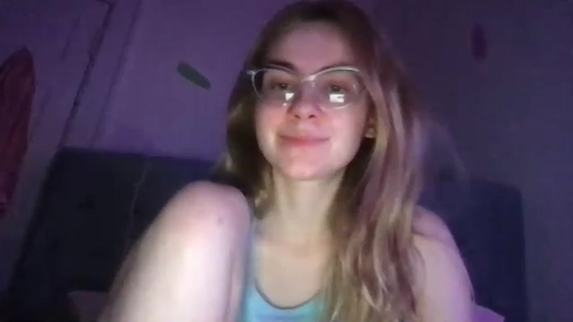 Gallery image thumbnail from HoneyLimbed's myfreecams stream on, 05/22/2023, 01:24 image 19 of 20