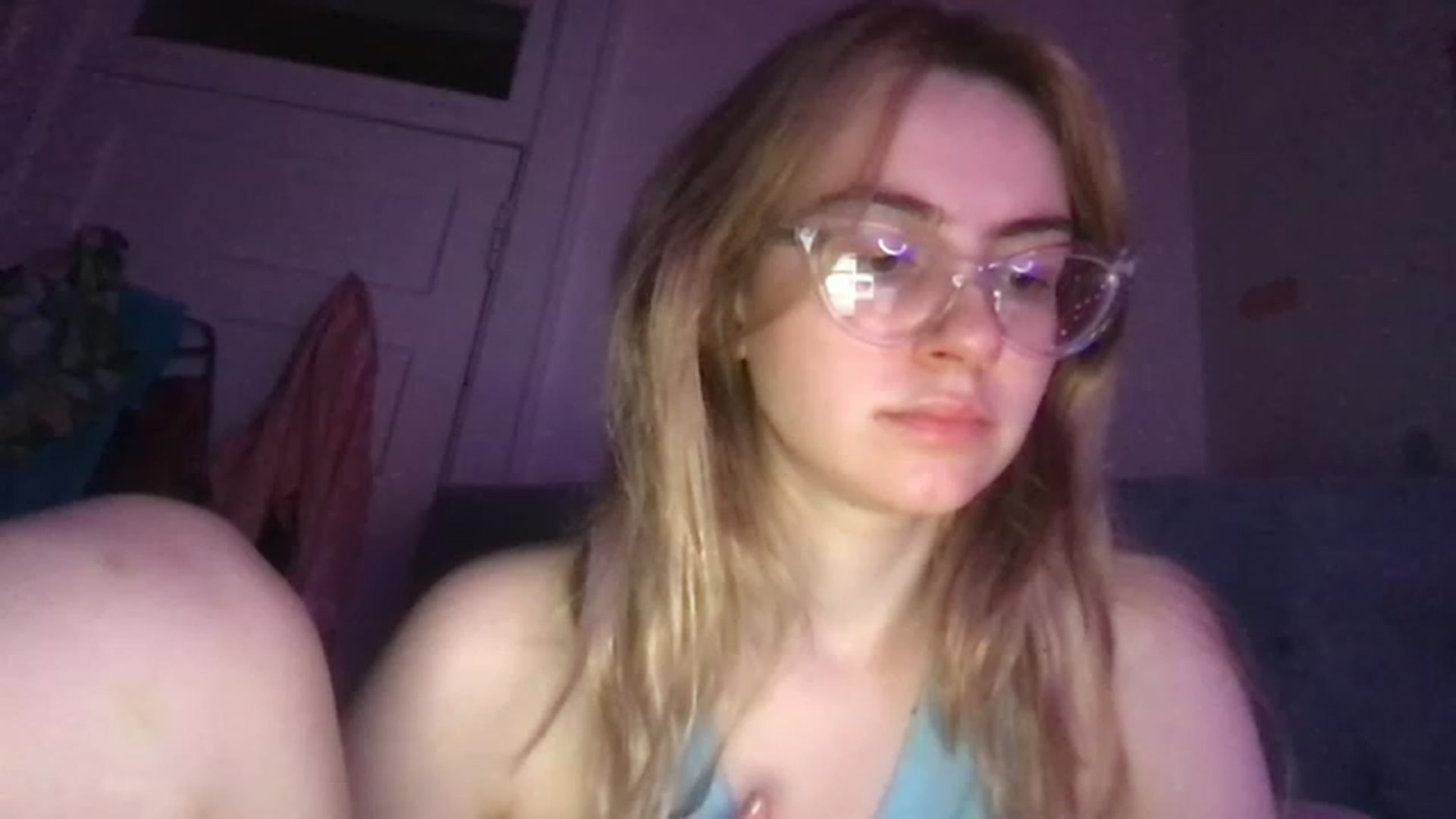 Gallery image thumbnail from HoneyLimbed's myfreecams stream on, 05/22/2023, 01:24 image 2 of 20
