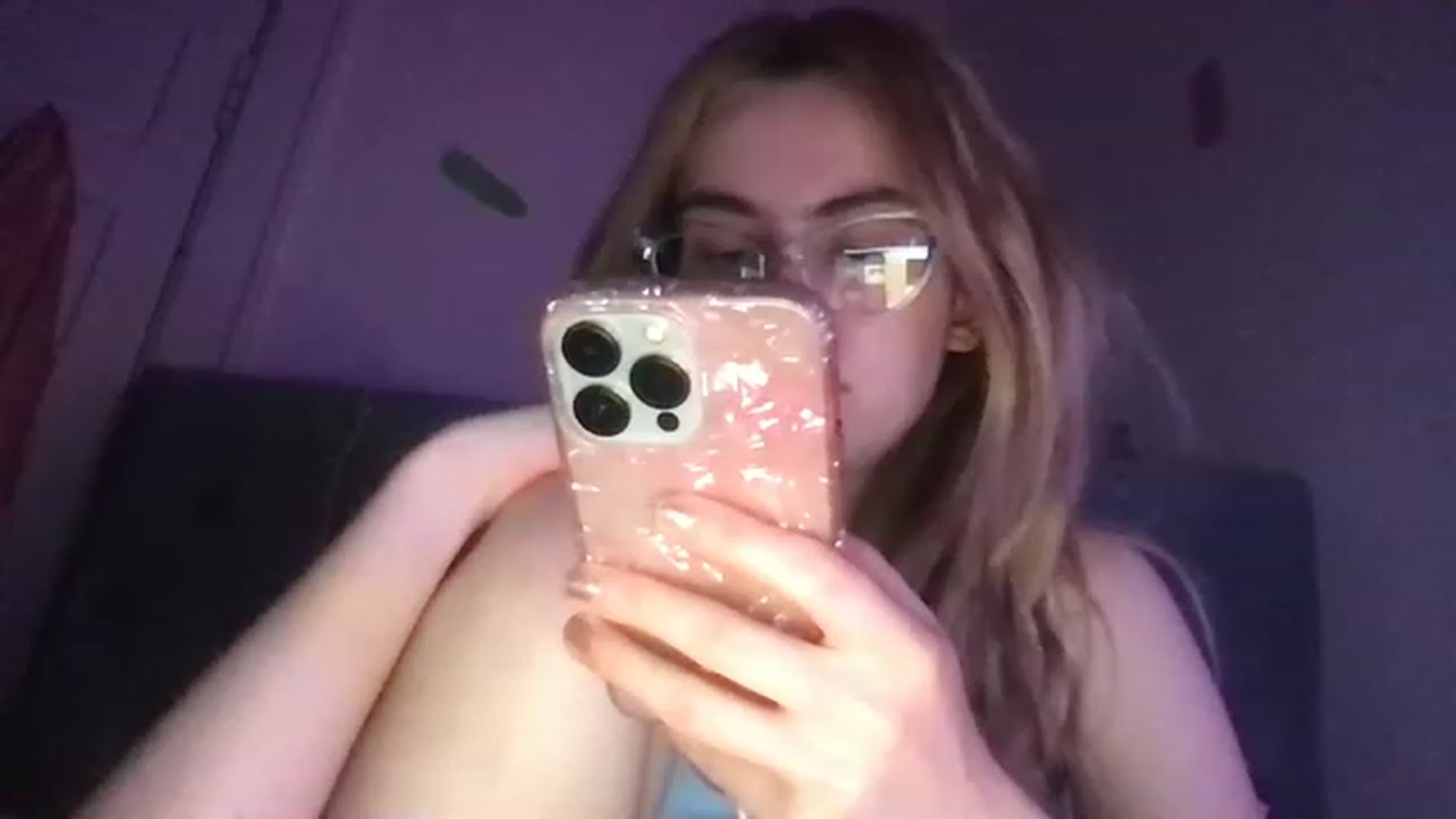 Gallery image thumbnail from HoneyLimbed's myfreecams stream on, 05/22/2023, 01:24 image 18 of 20