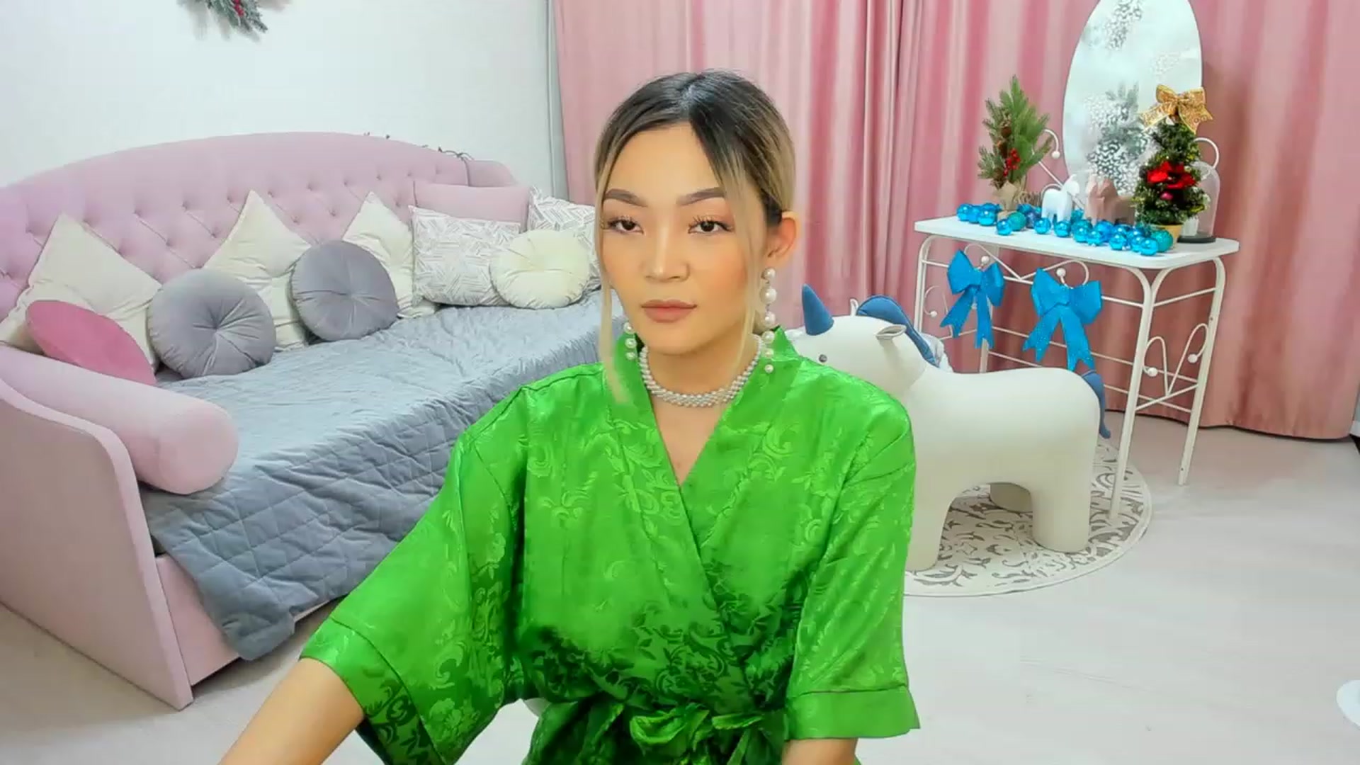 Gallery image thumbnail from HoneyLook's myfreecams stream on, 12/26/2022, 19:07 image 6 of 20