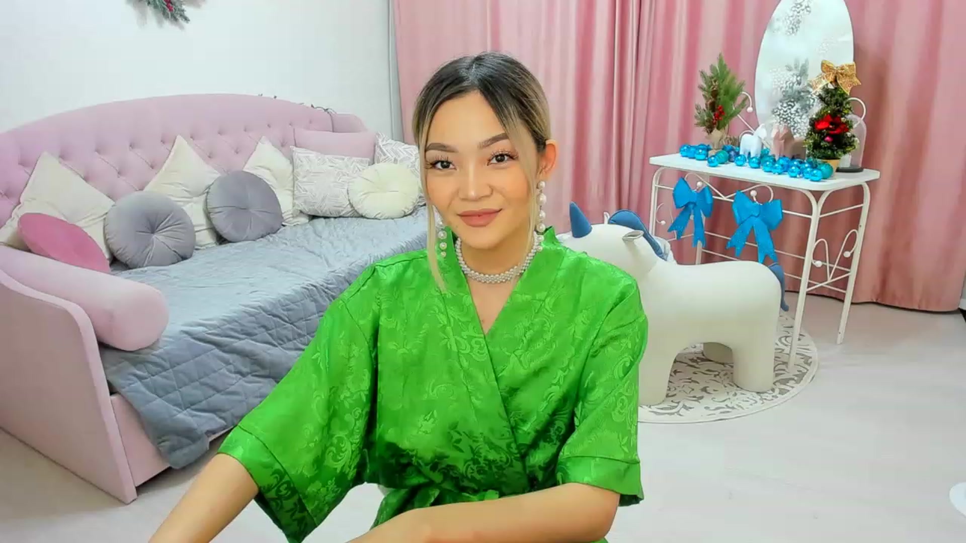 Gallery image thumbnail from HoneyLook's myfreecams stream on, 12/26/2022, 19:07 image 19 of 20