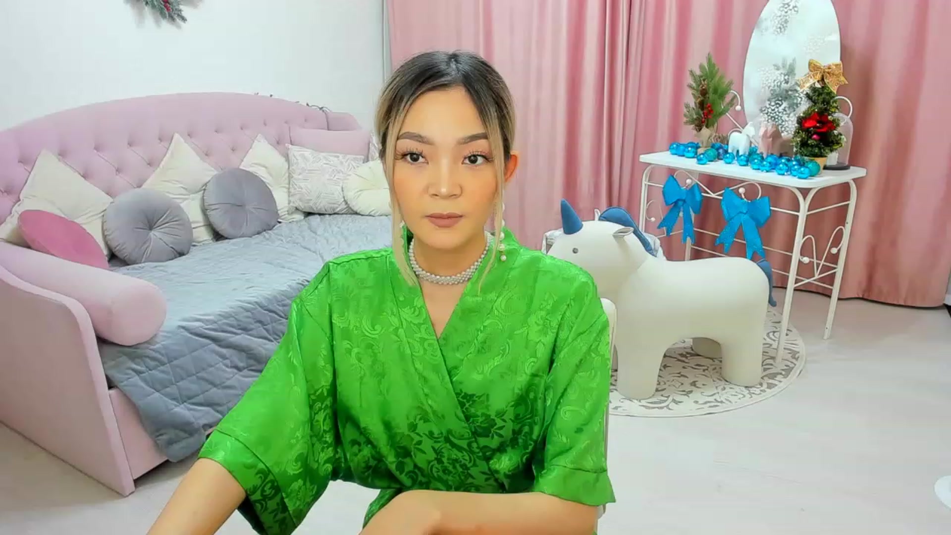 Gallery image thumbnail from HoneyLook's myfreecams stream on, 12/26/2022, 19:07 image 8 of 20