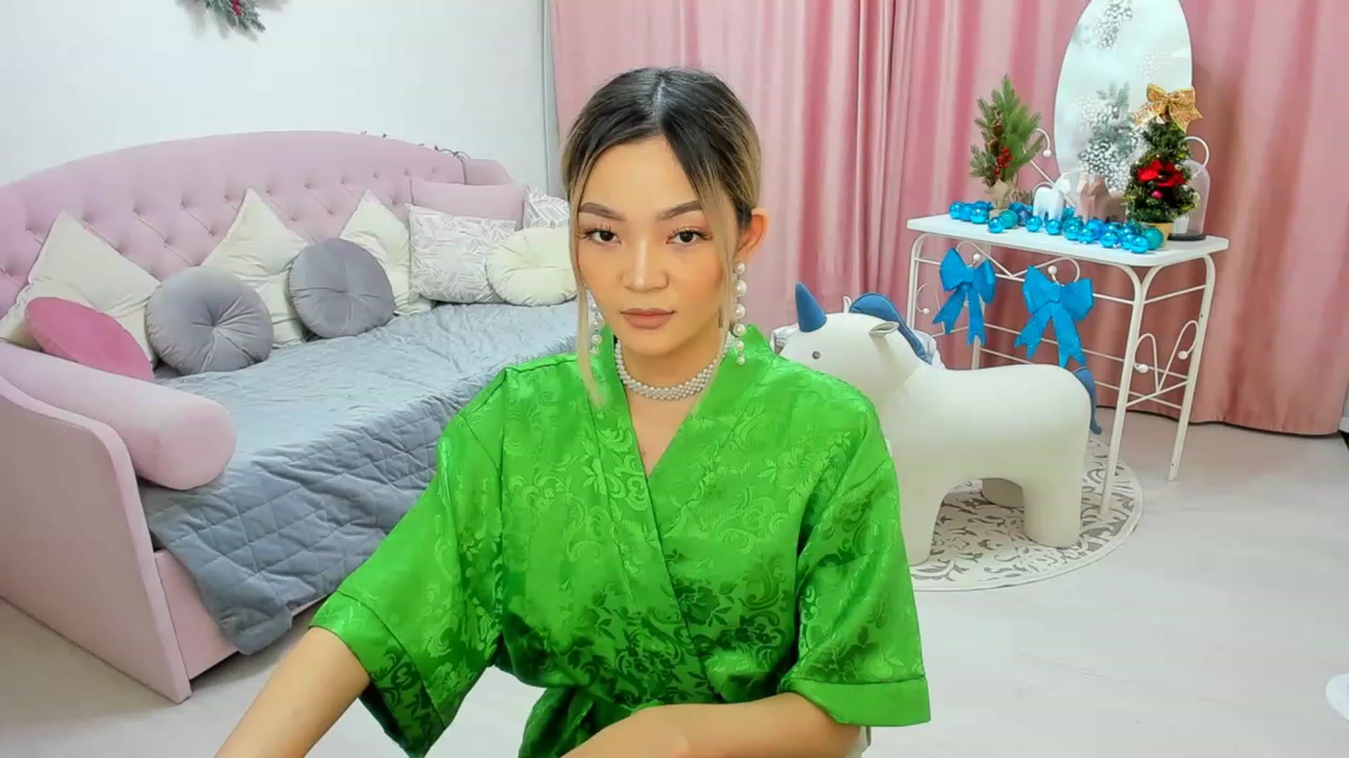 Gallery image thumbnail from HoneyLook's myfreecams stream on, 12/26/2022, 19:07 image 13 of 20