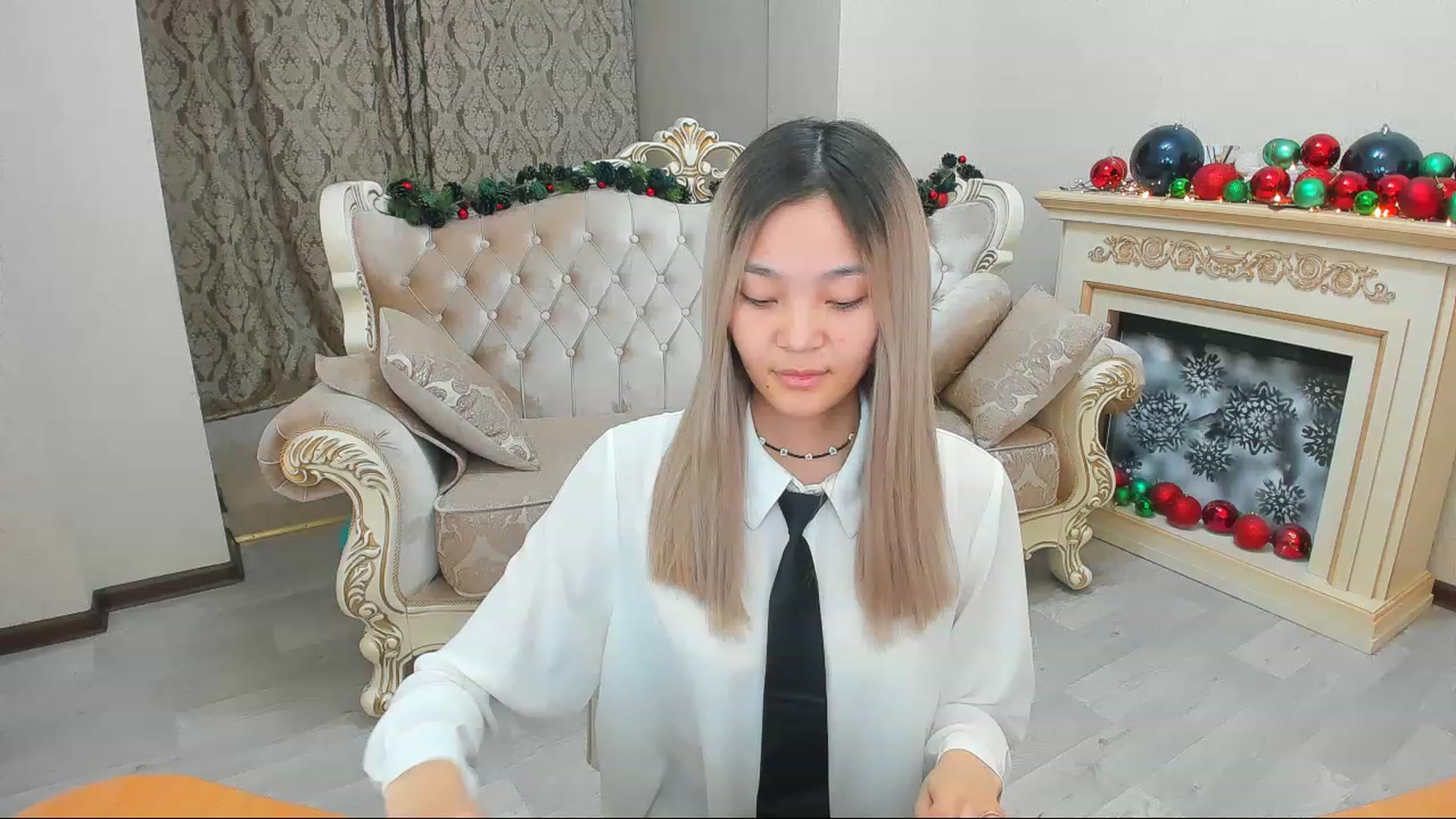 Gallery image thumbnail from HoneyLook's myfreecams stream on, 12/29/2022, 13:28 image 9 of 20