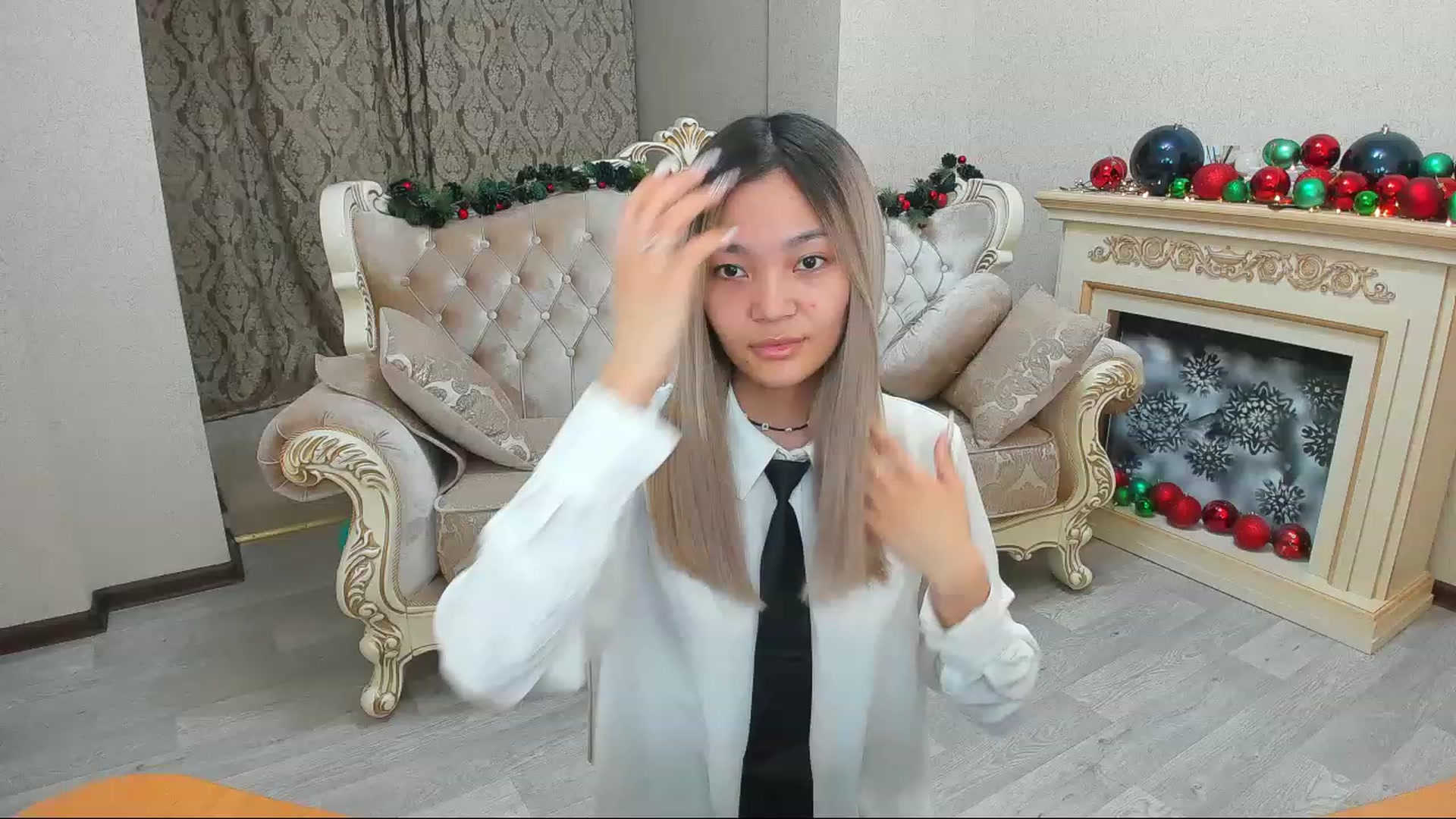Gallery image thumbnail from HoneyLook's myfreecams stream on, 12/29/2022, 13:28 image 5 of 20