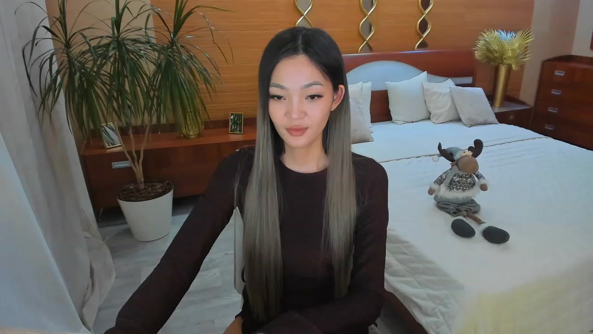 Gallery image thumbnail from HoneyLook's myfreecams stream on, 06/17/2023, 16:13 image 18 of 20