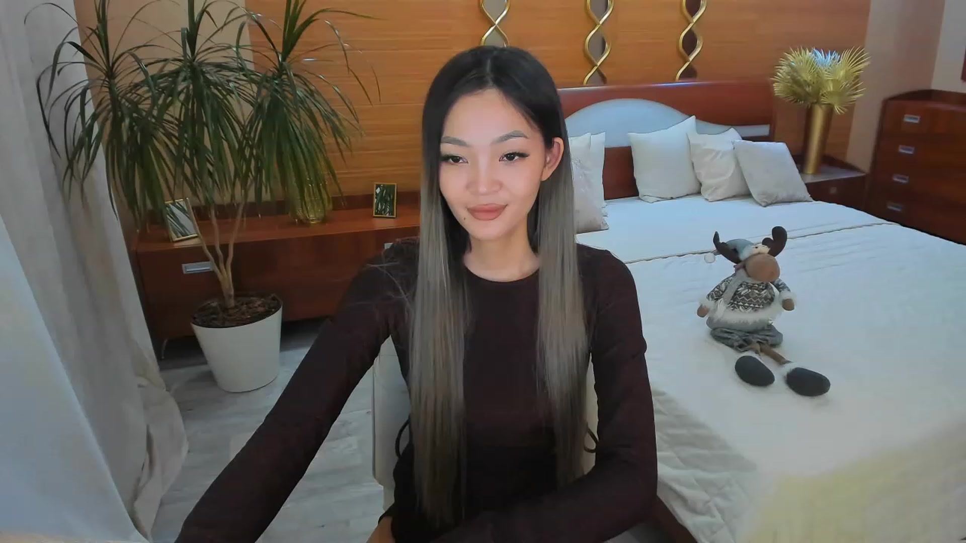 Gallery image thumbnail from HoneyLook's myfreecams stream on, 06/17/2023, 16:13 image 12 of 20