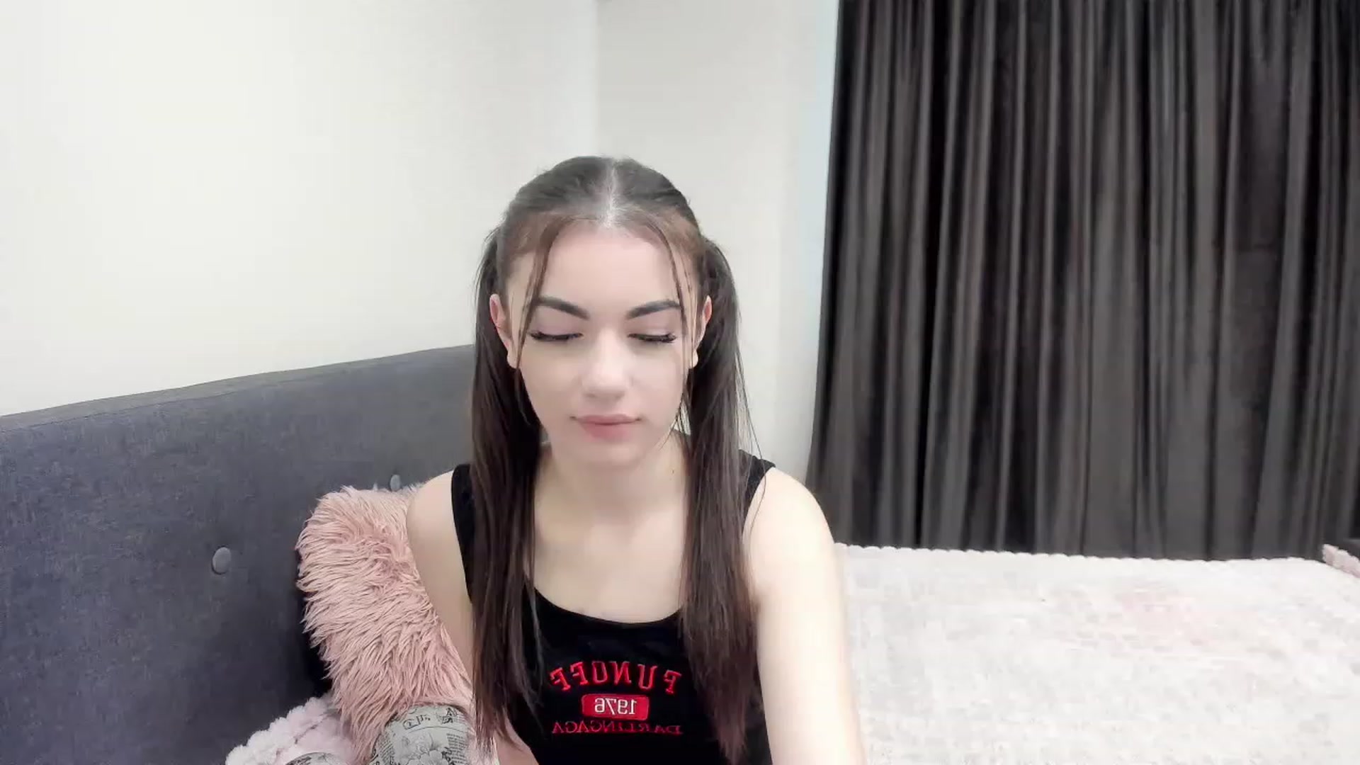 Gallery image thumbnail from HoneyMargo's myfreecams stream on, 11/17/2023, 10:03 image 18 of 20