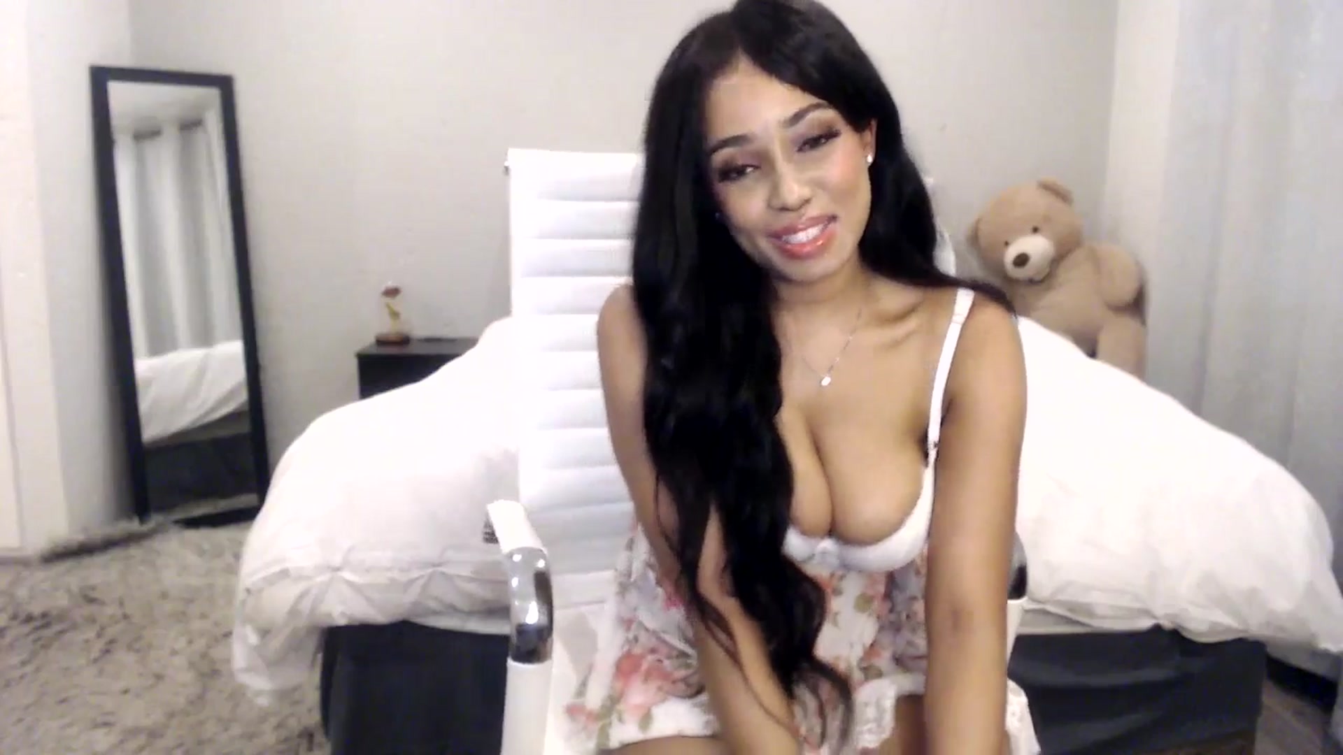 Gallery image thumbnail from HoneyNala's myfreecams stream on, 05/05/2025, 02:07 image 18 of 20