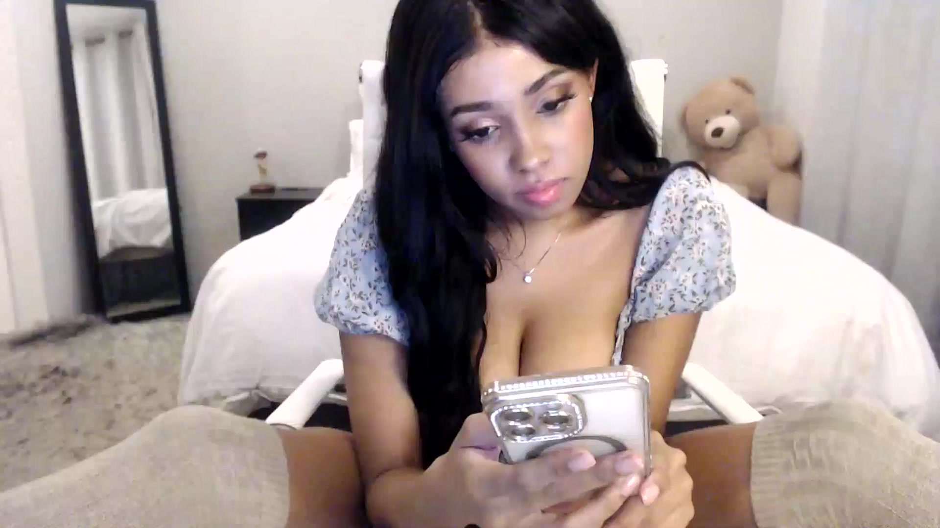 Gallery image thumbnail from HoneyNala's myfreecams stream on, 05/06/2025, 23:33 image 14 of 20