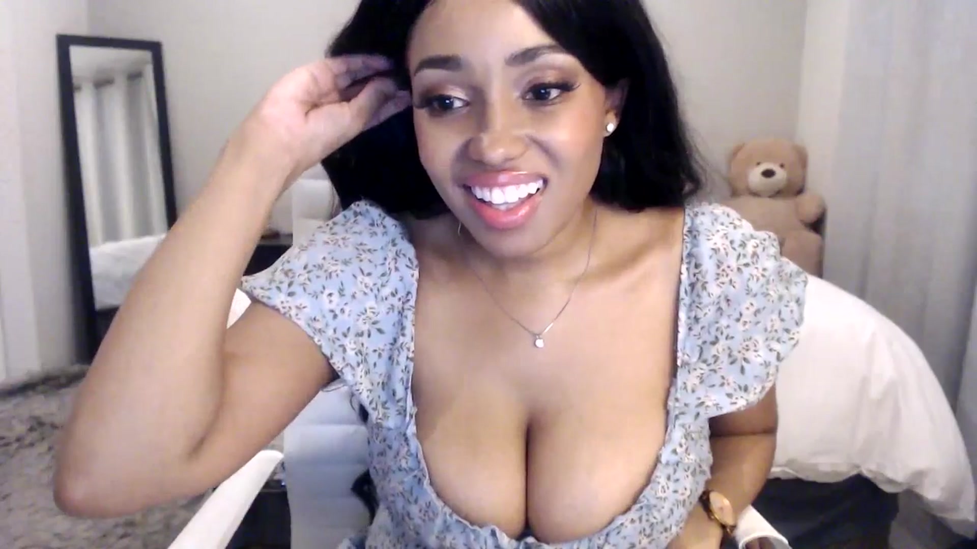 Gallery image thumbnail from HoneyNala's myfreecams stream on, 05/07/2025, 02:44 image 4 of 20