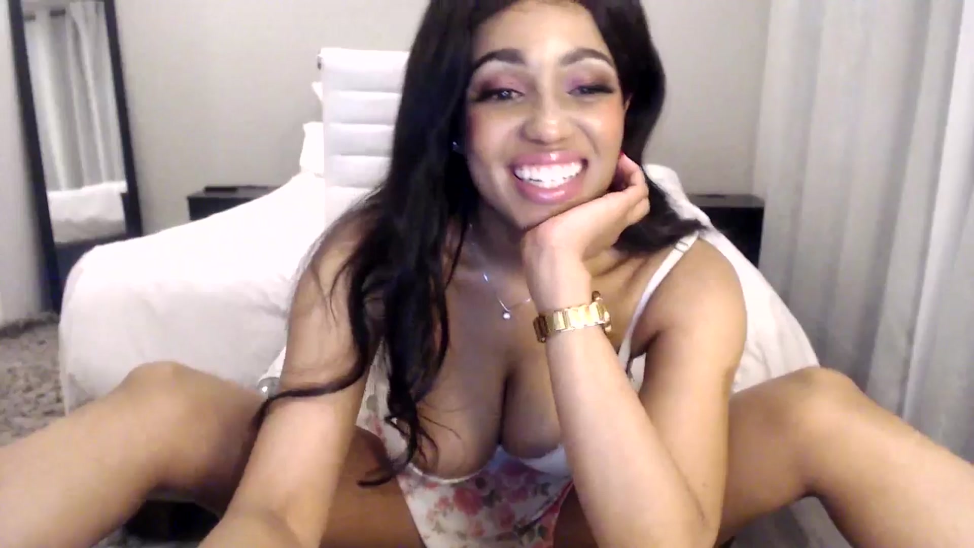 Gallery image thumbnail from HoneyNala's myfreecams stream on, 08/16/2025, 01:48 image 18 of 20