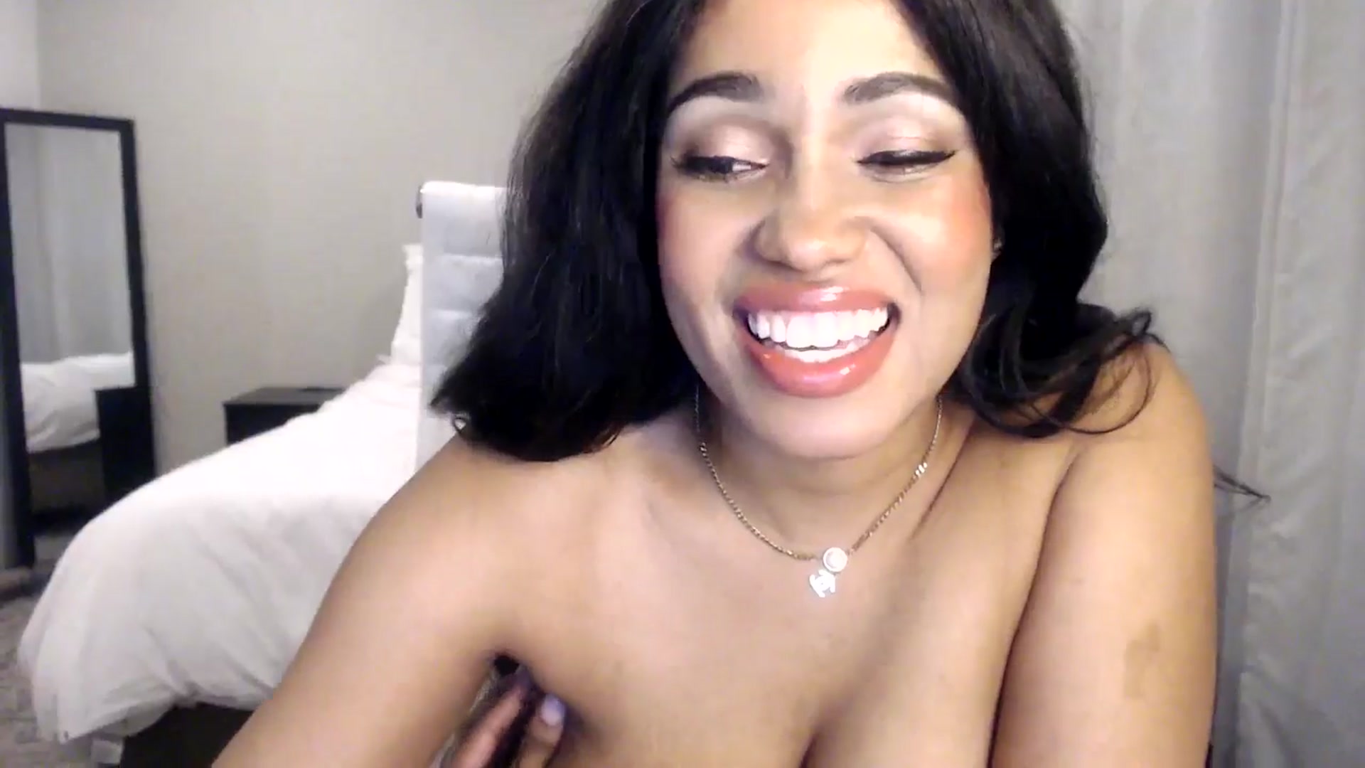 Gallery image thumbnail from HoneyNala's myfreecams stream on, 09/03/2025, 03:09 image 11 of 20