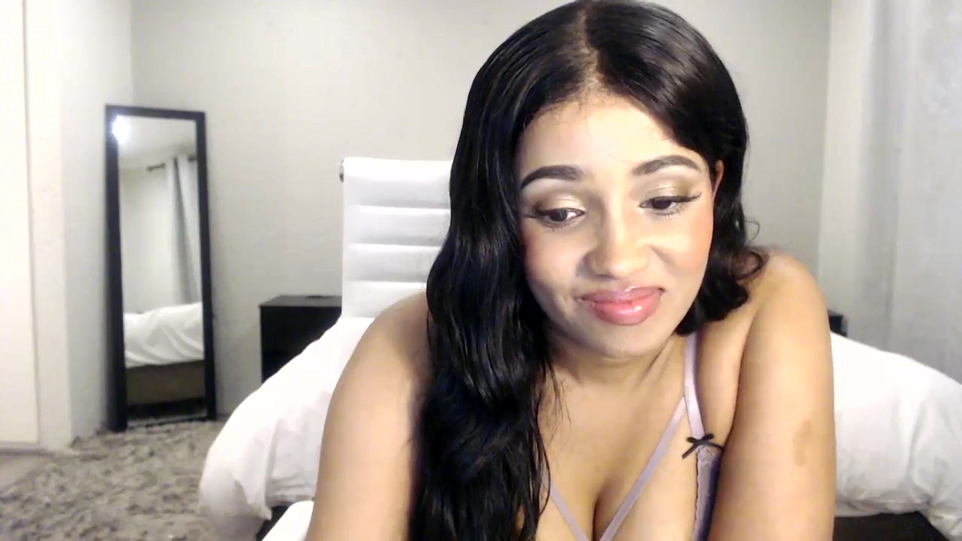 Gallery image thumbnail from HoneyNala's myfreecams stream on, 09/14/2025, 22:48 image 7 of 20