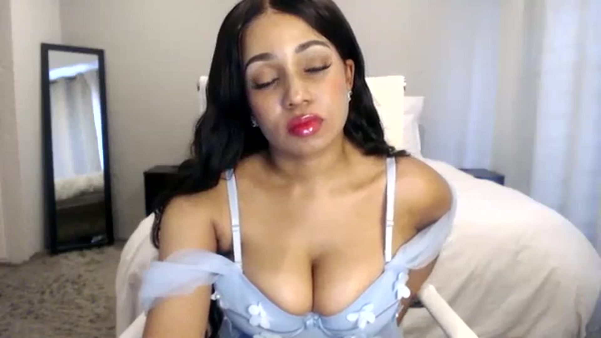 Gallery image thumbnail from HoneyNala's myfreecams stream on, 09/16/2025, 07:31 image 2 of 20