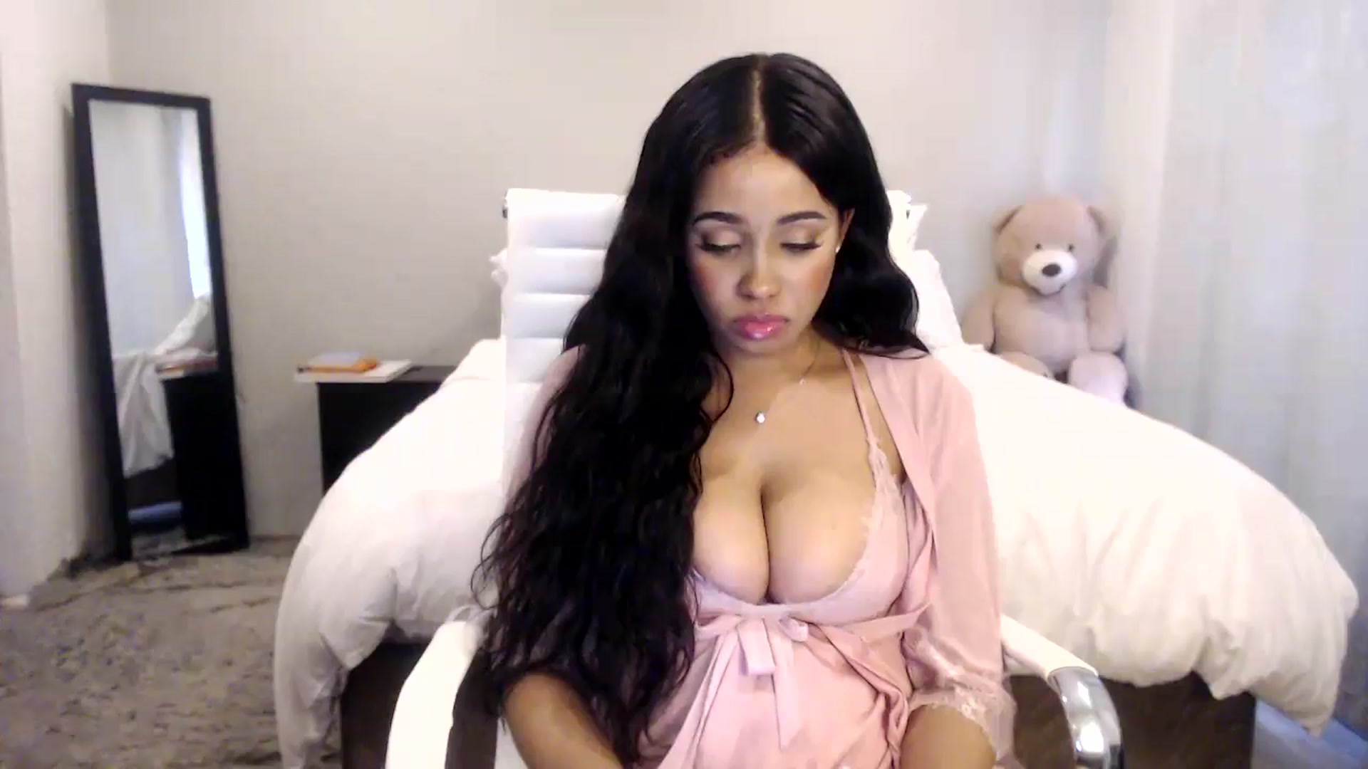 Gallery image thumbnail from HoneyNala's myfreecams stream on, 10/01/2025, 04:27 image 18 of 20
