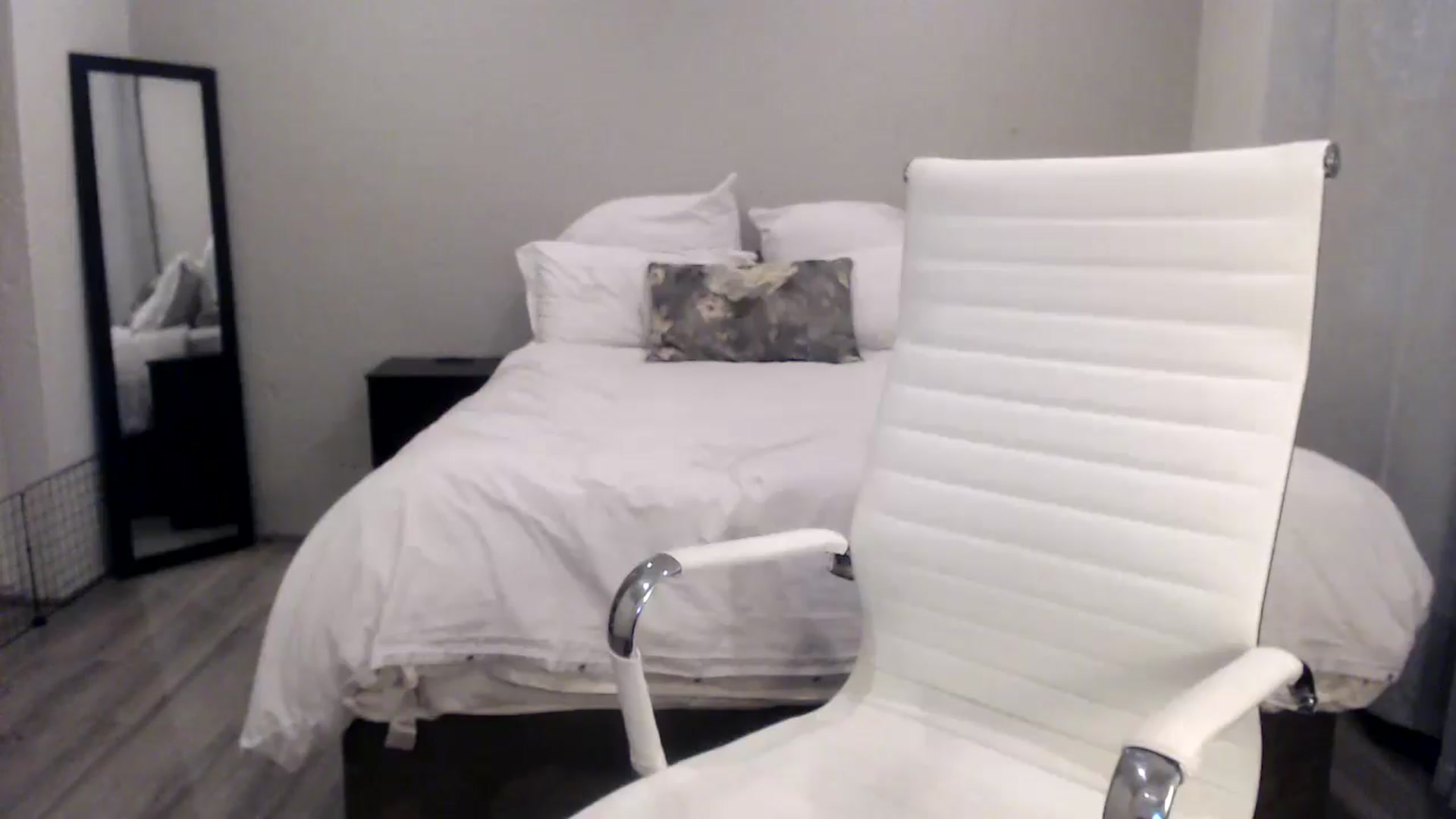 Gallery image thumbnail from HoneyNala's myfreecams stream on, 12/03/2025, 01:42 image 8 of 20