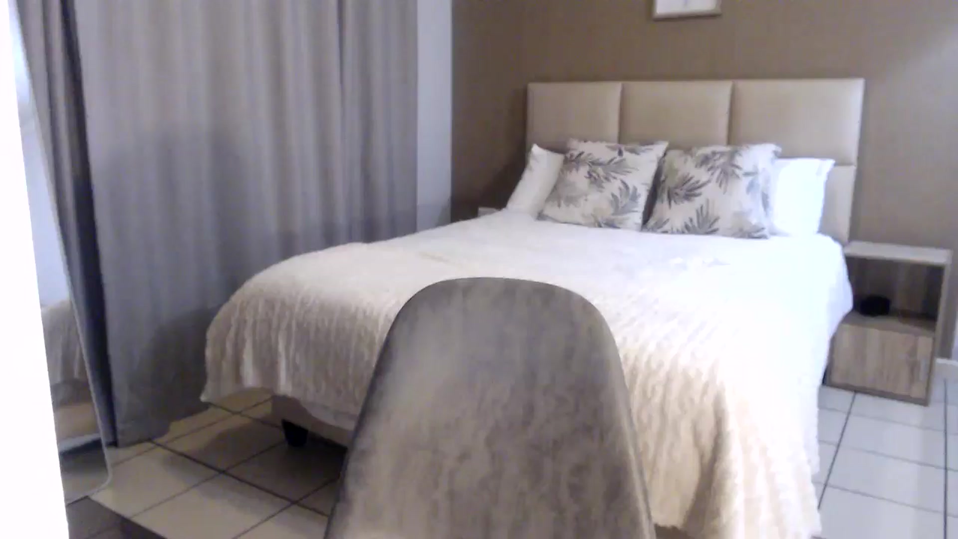 Gallery image thumbnail from HoneyNala's myfreecams stream on, 01/10/2026, 04:15 image 7 of 20