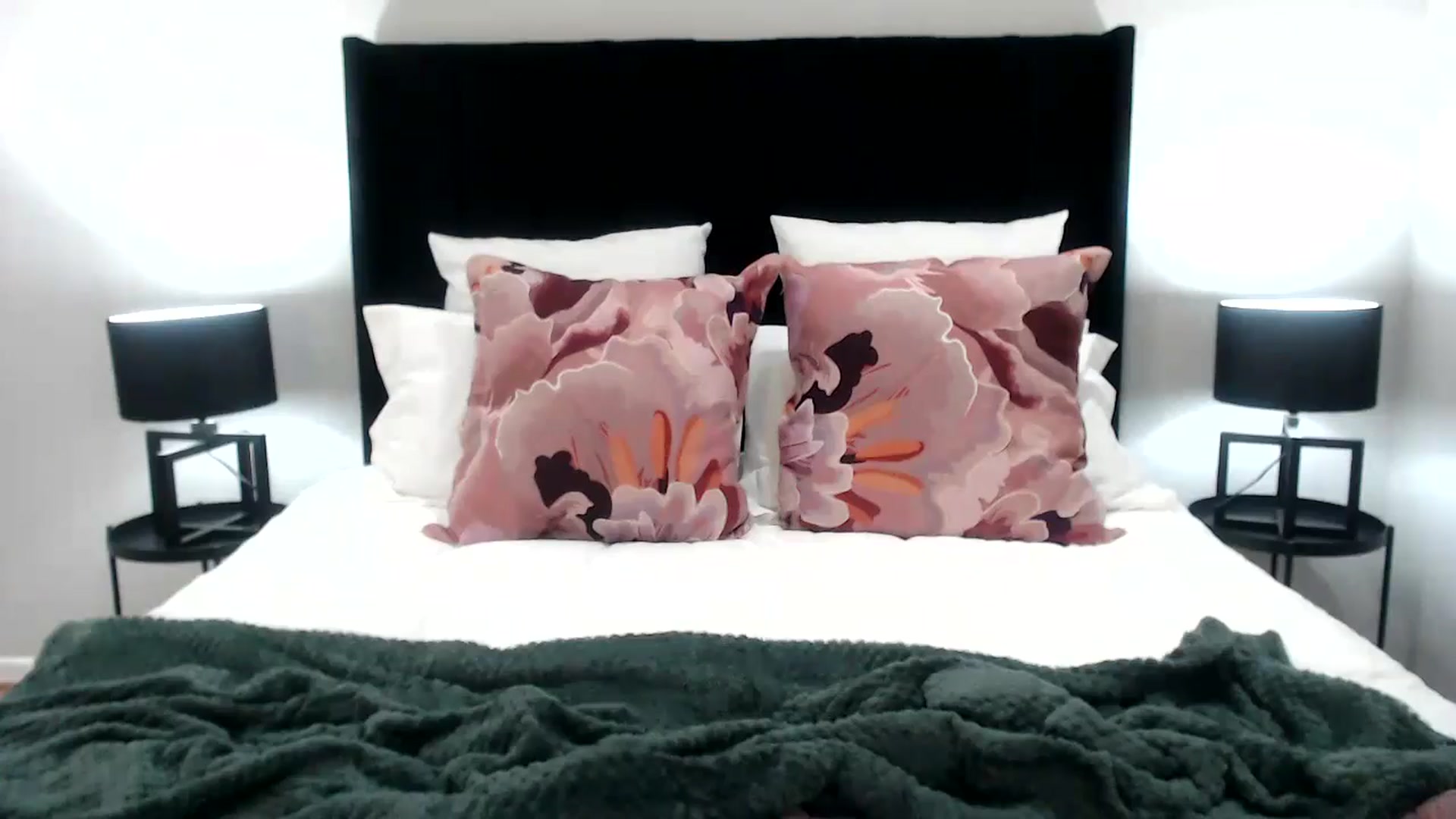 Gallery image thumbnail from HoneyNala's myfreecams stream on, 02/25/2026, 21:48 image 17 of 20
