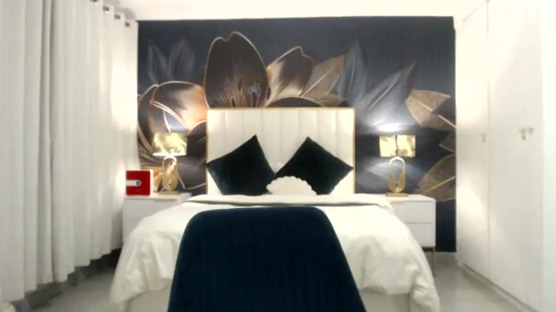 Gallery image thumbnail from HoneyNala's myfreecams stream on, 03/15/2026, 20:40 image 16 of 20