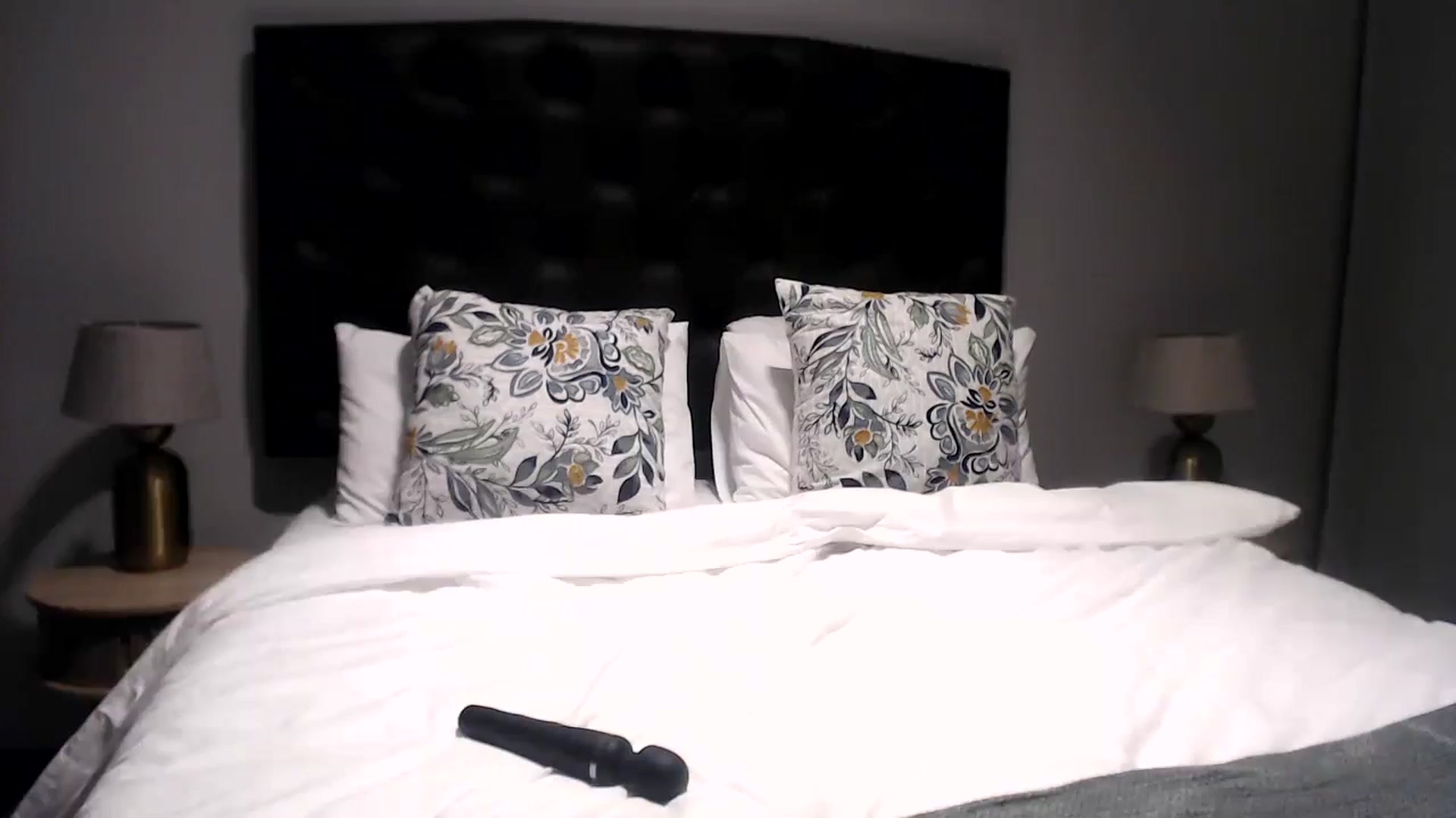 Gallery image thumbnail from HoneyNala's myfreecams stream on, 04/01/2026, 04:03 image 7 of 20