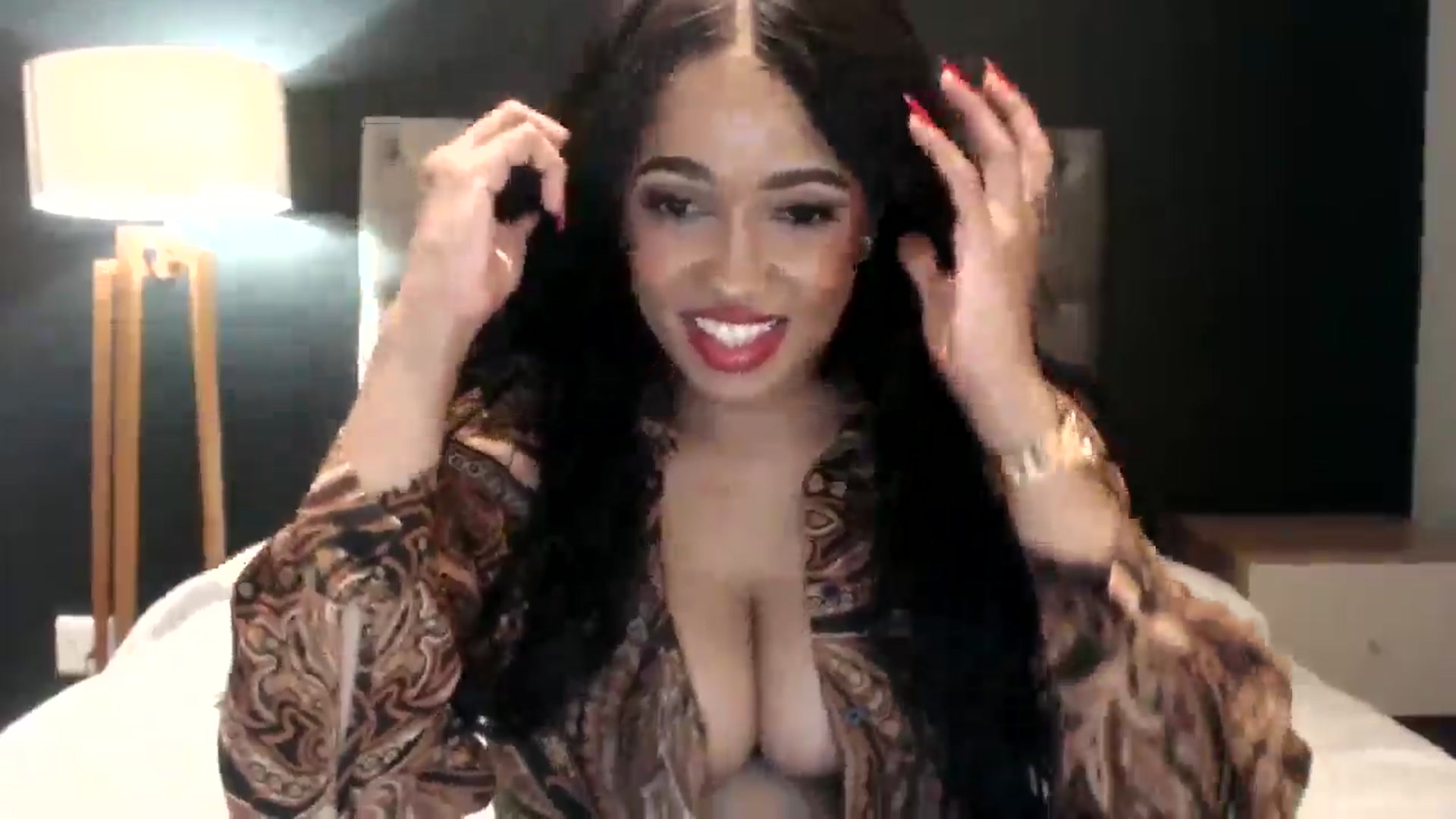 Gallery image thumbnail from HoneyNala's myfreecams stream on, 04/07/2026, 01:16 image 4 of 20