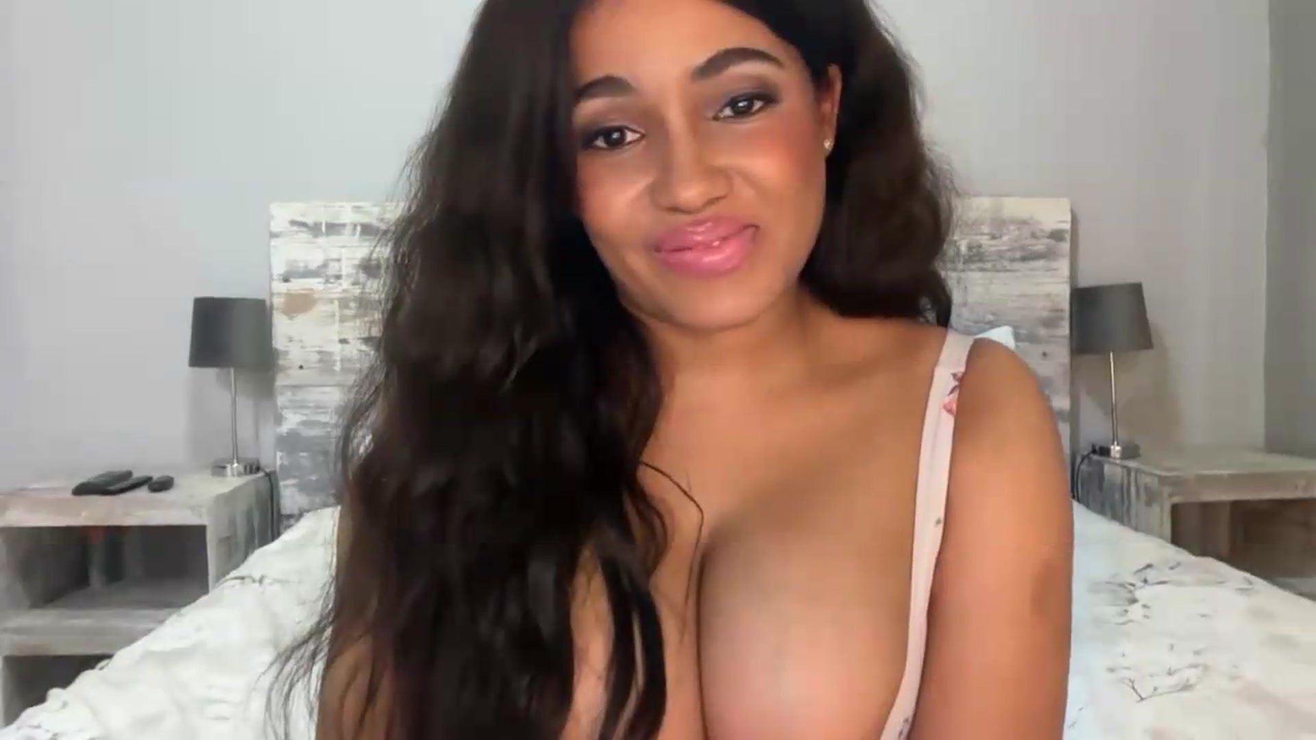 Gallery image thumbnail from HoneyNala's myfreecams stream on, 05/28/2026, 05:40 image 16 of 20