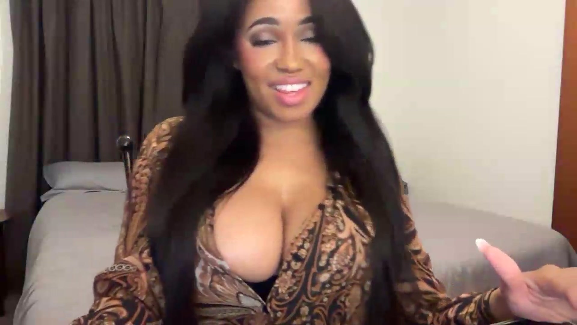 Gallery image thumbnail from HoneyNala's myfreecams stream on, 06/25/2026, 02:56 image 5 of 20