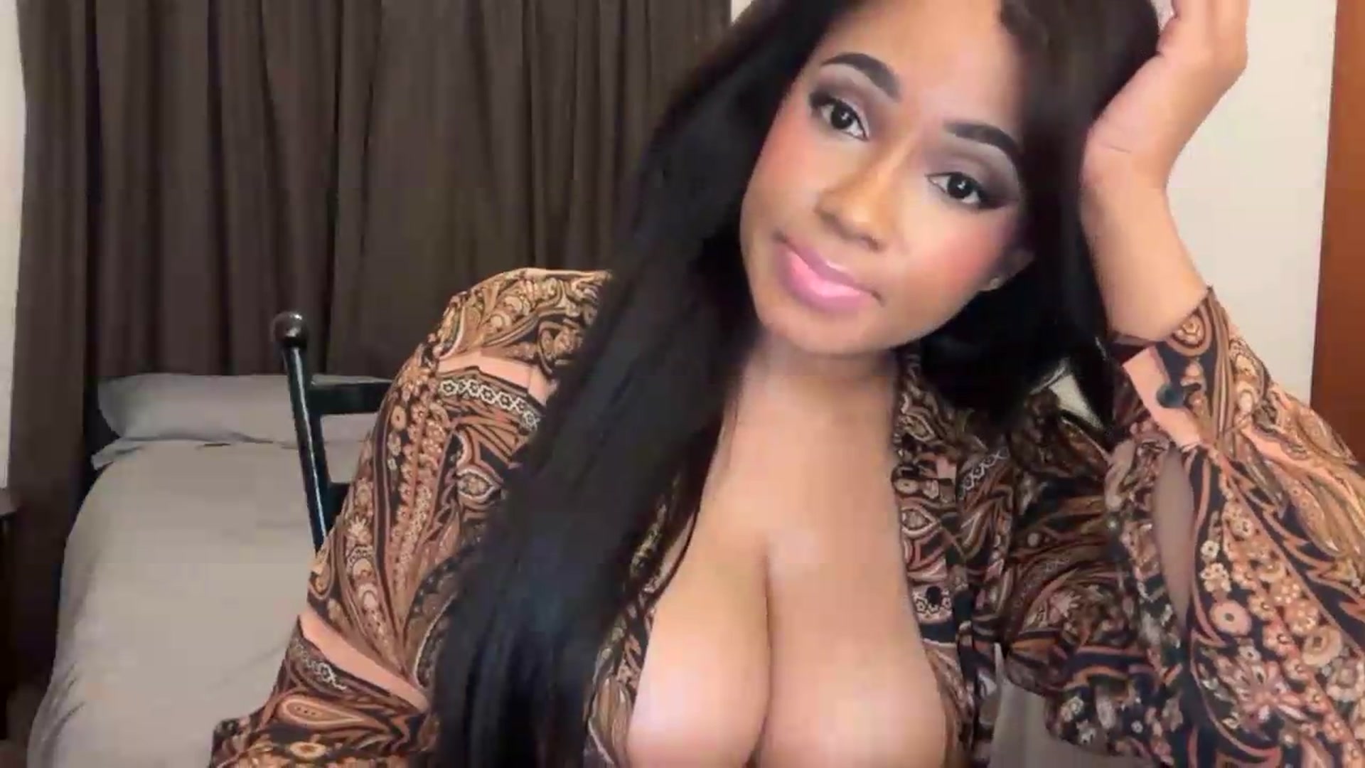 Gallery image thumbnail from HoneyNala's myfreecams stream on, 06/25/2026, 02:56 image 6 of 20