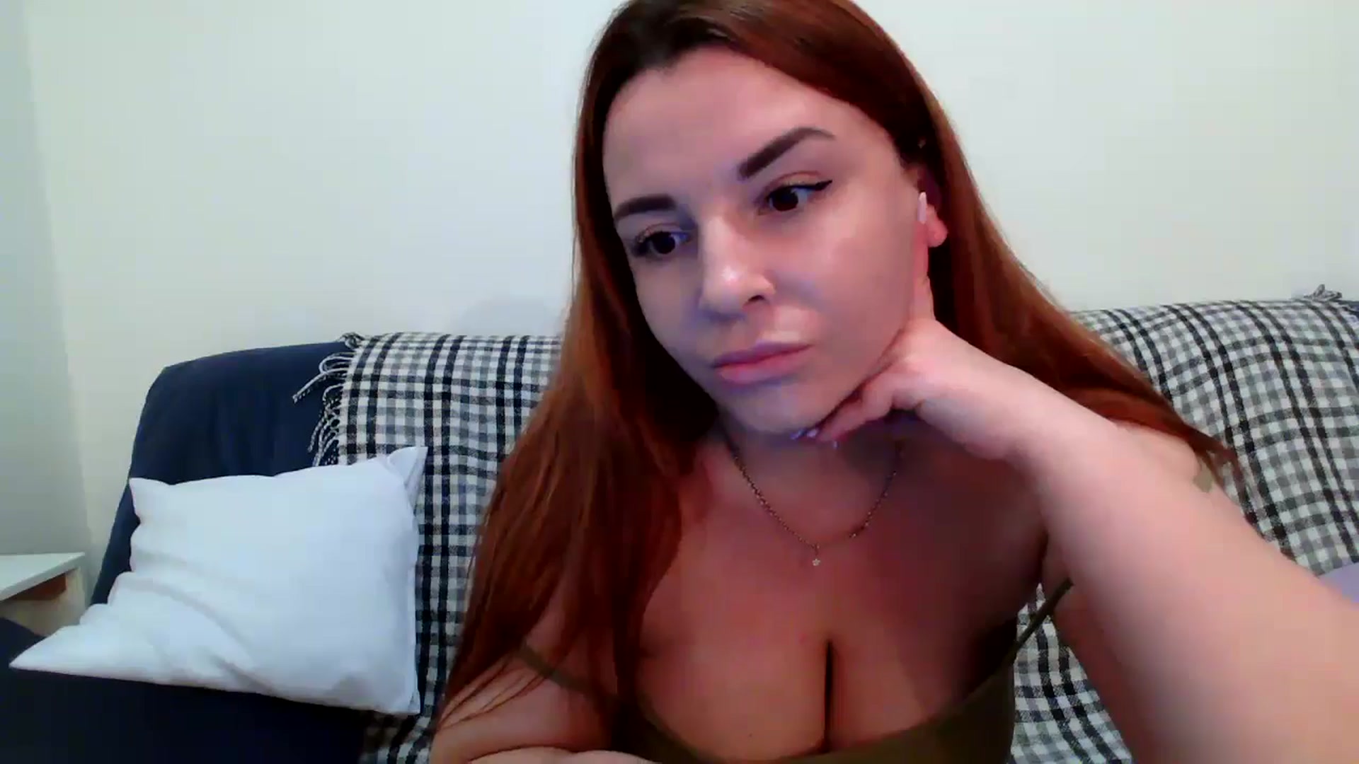 Gallery image thumbnail from HoneyPapaya's myfreecams stream on, 12/15/2024, 14:46 image 9 of 20