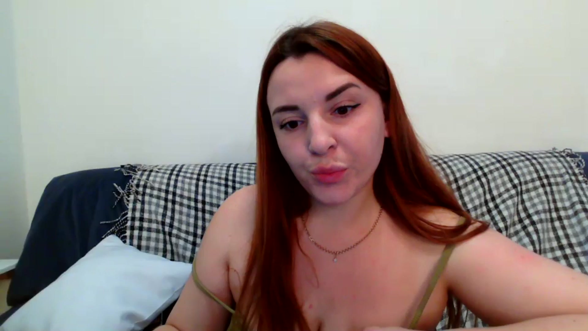 Gallery image thumbnail from HoneyPapaya's myfreecams stream on, 12/24/2024, 13:30 image 17 of 20