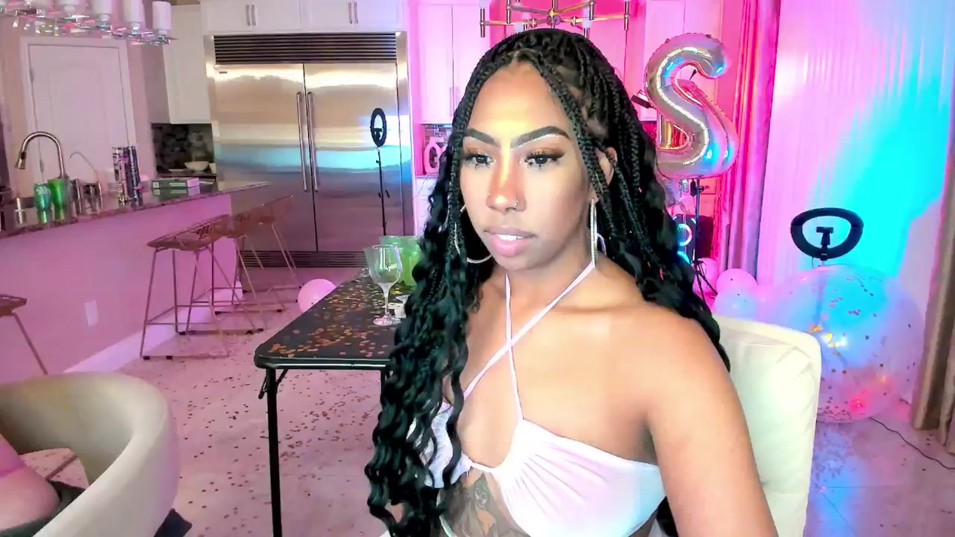Gallery image thumbnail from HoneyRosa's myfreecams stream on, 03/19/2025, 12:09 image 10 of 20